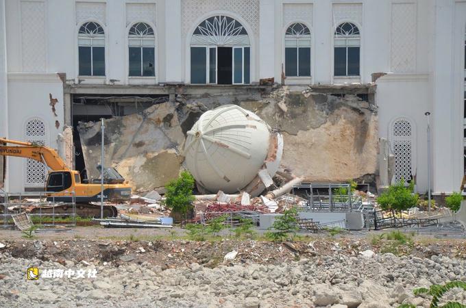 越南同奈省黃金地塊上的違章建築被拆除