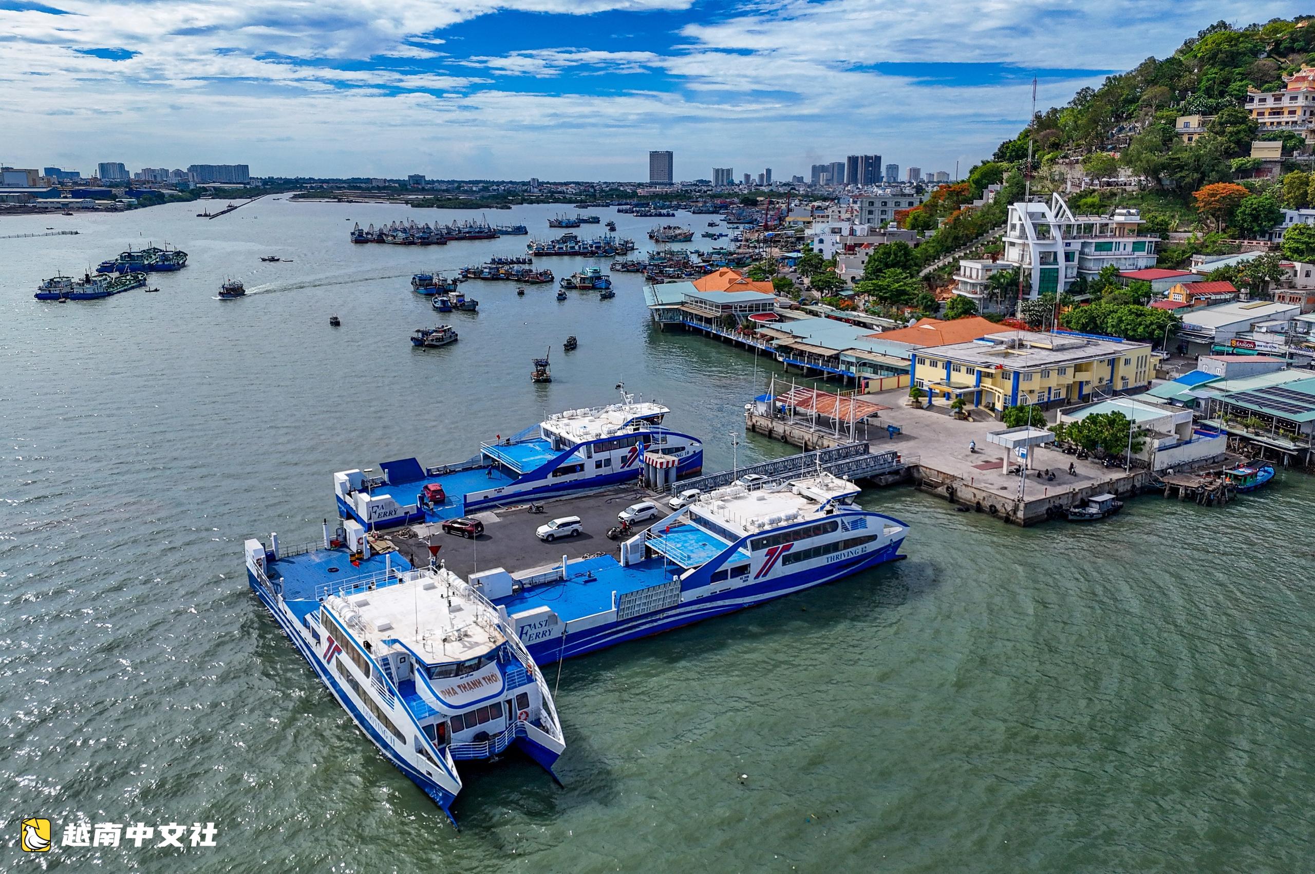 越南胡志明市人民議會召開會議,審議多個項目,從芹椰跨海大橋到湖參高速公路