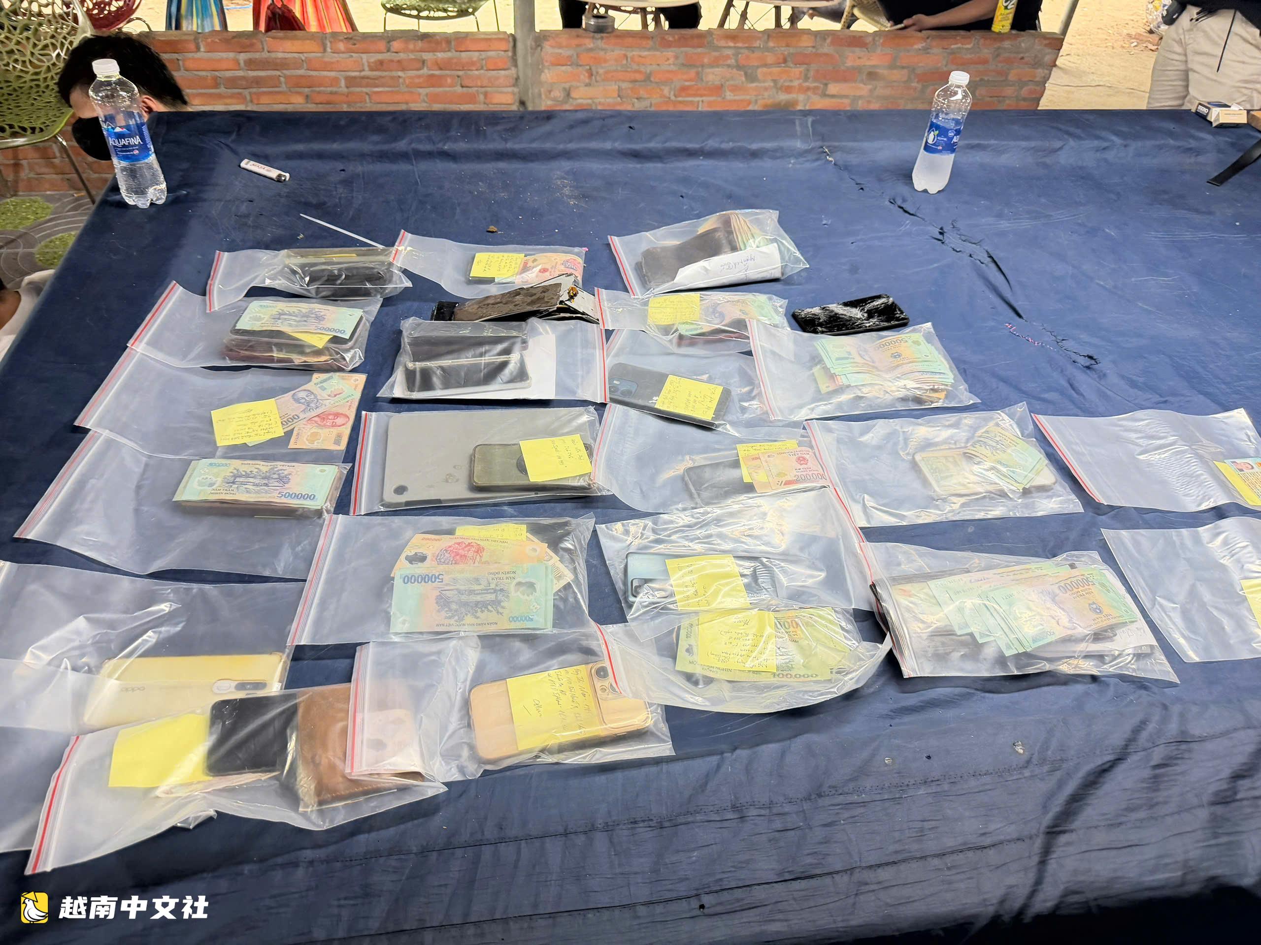 越南胡志明市警方逮捕咖啡店主及網絡鬥雞賭客,繳獲槍支彈藥