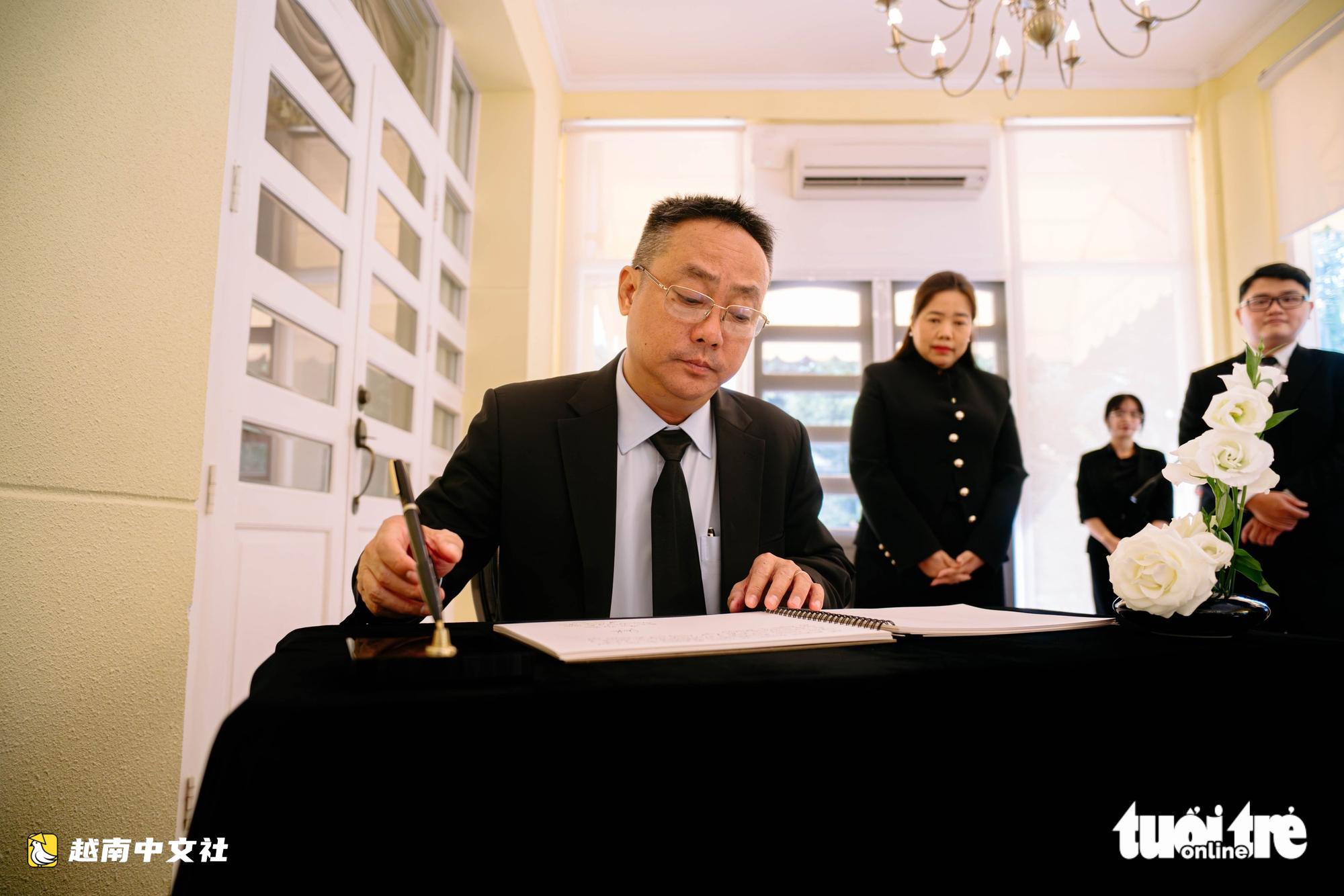 越南胡志明市領導代表弔唁泰國公主Bajrakitiyabha並留言