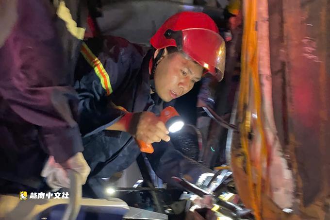 越南客車追尾牽引車致一人死亡