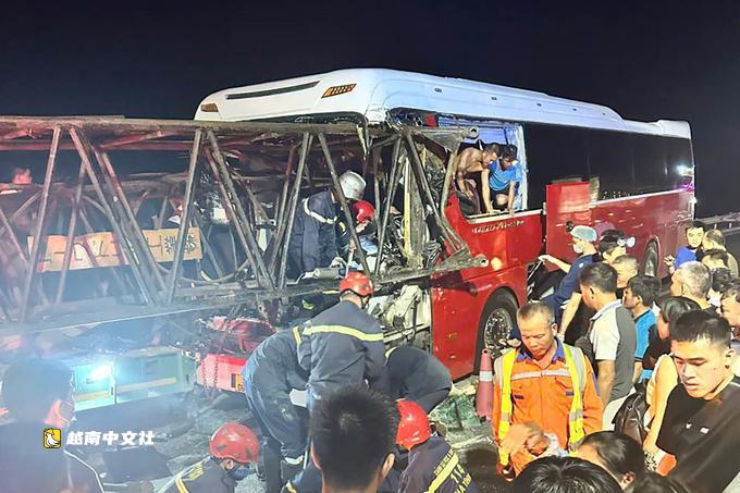 越南客車追尾牽引車致一人死亡
