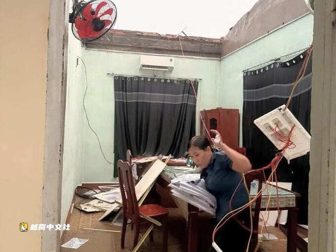 越南龍捲風掀翻坊辦事處屋頂,兩人受傷