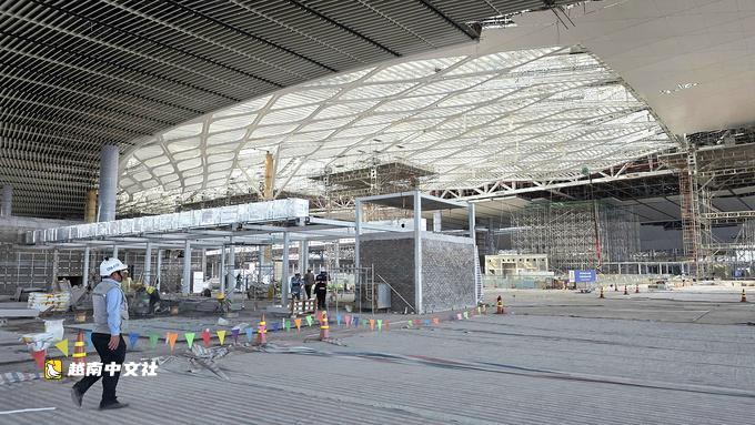越南隆城機場工地工人激增