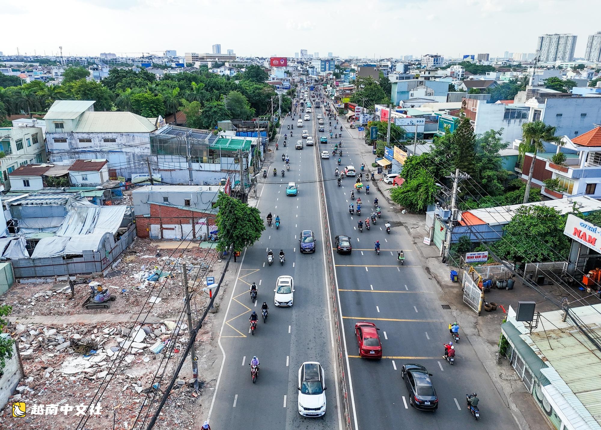 沿13號國道,越南房屋陸續拆除為道路擴建讓路