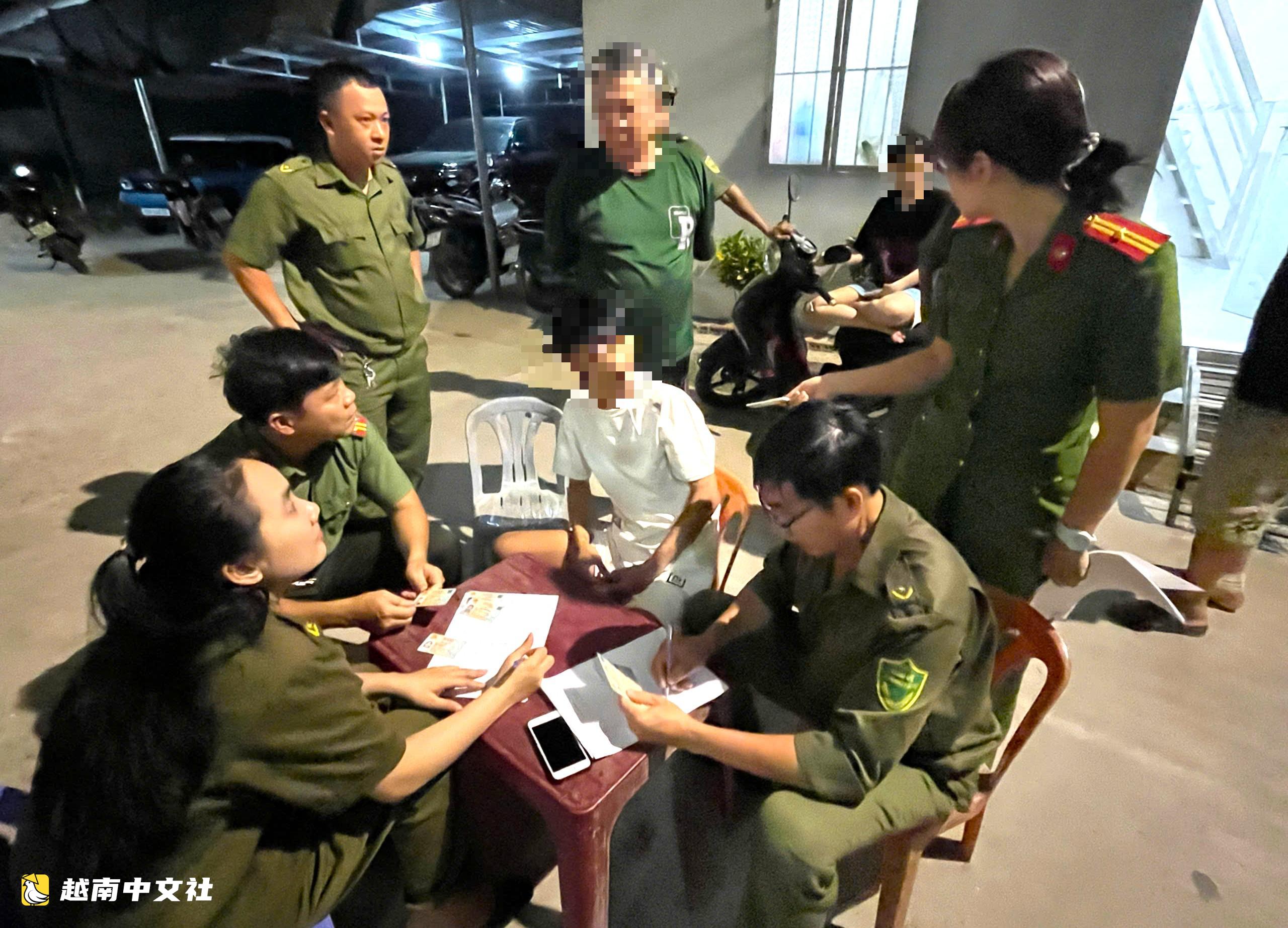越南芽莊坊公安上門對出租房逐戶進行毒品檢測