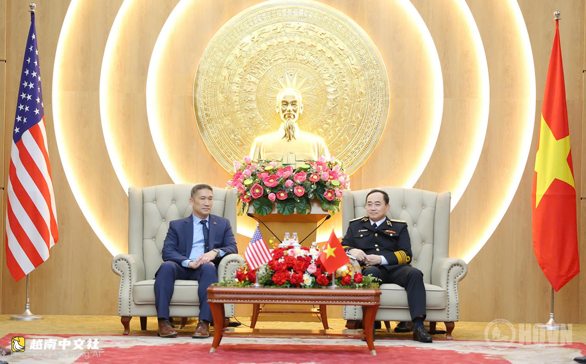 越南:美國海軍代理部長洪操訪問越南海軍