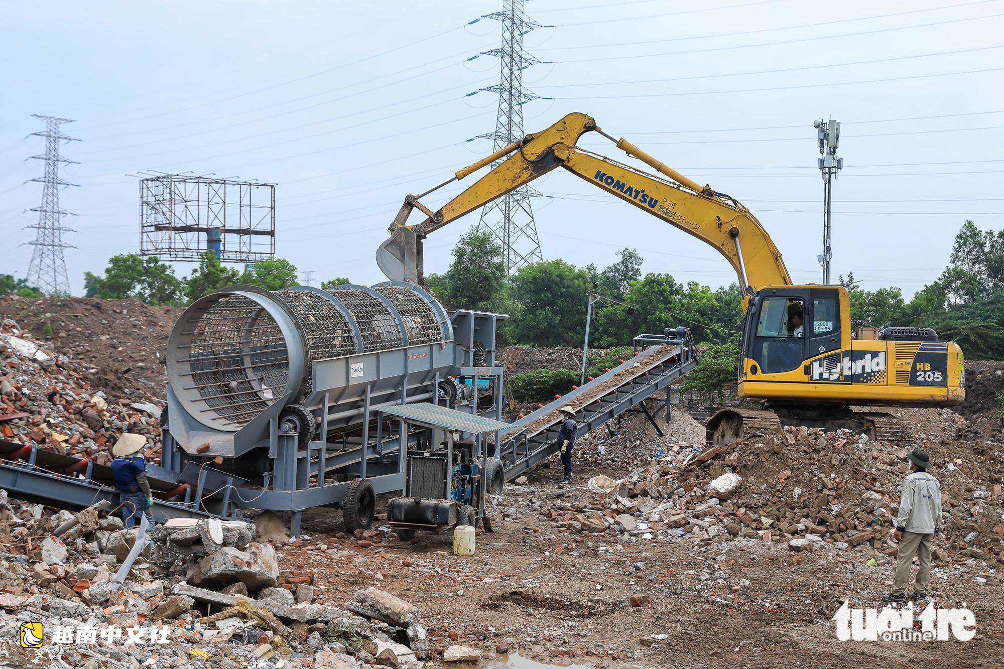 越南河內移動破碎機將建築垃圾變廢為寶現場直擊