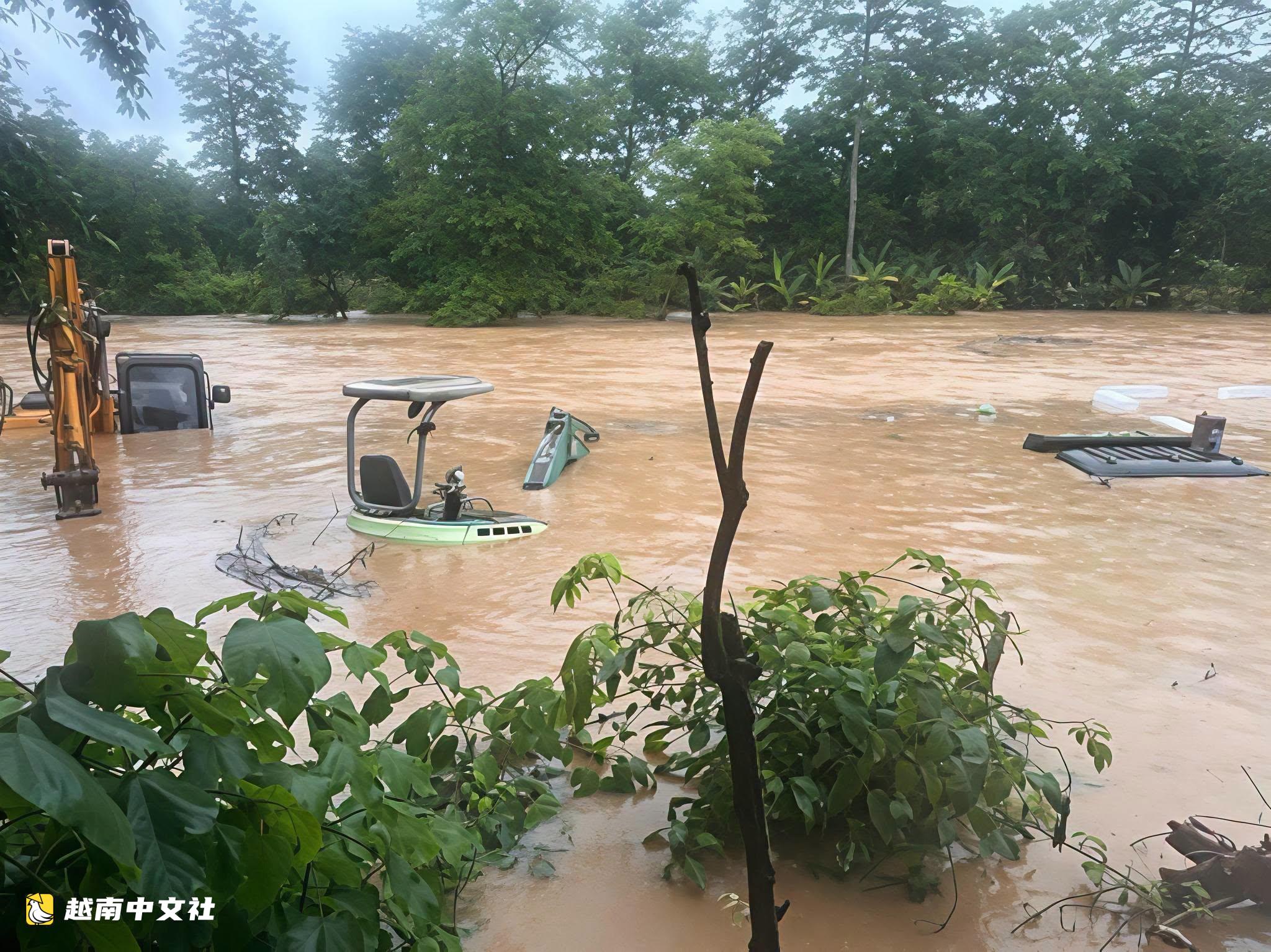 越南高平省洪水上漲導致局部內澇