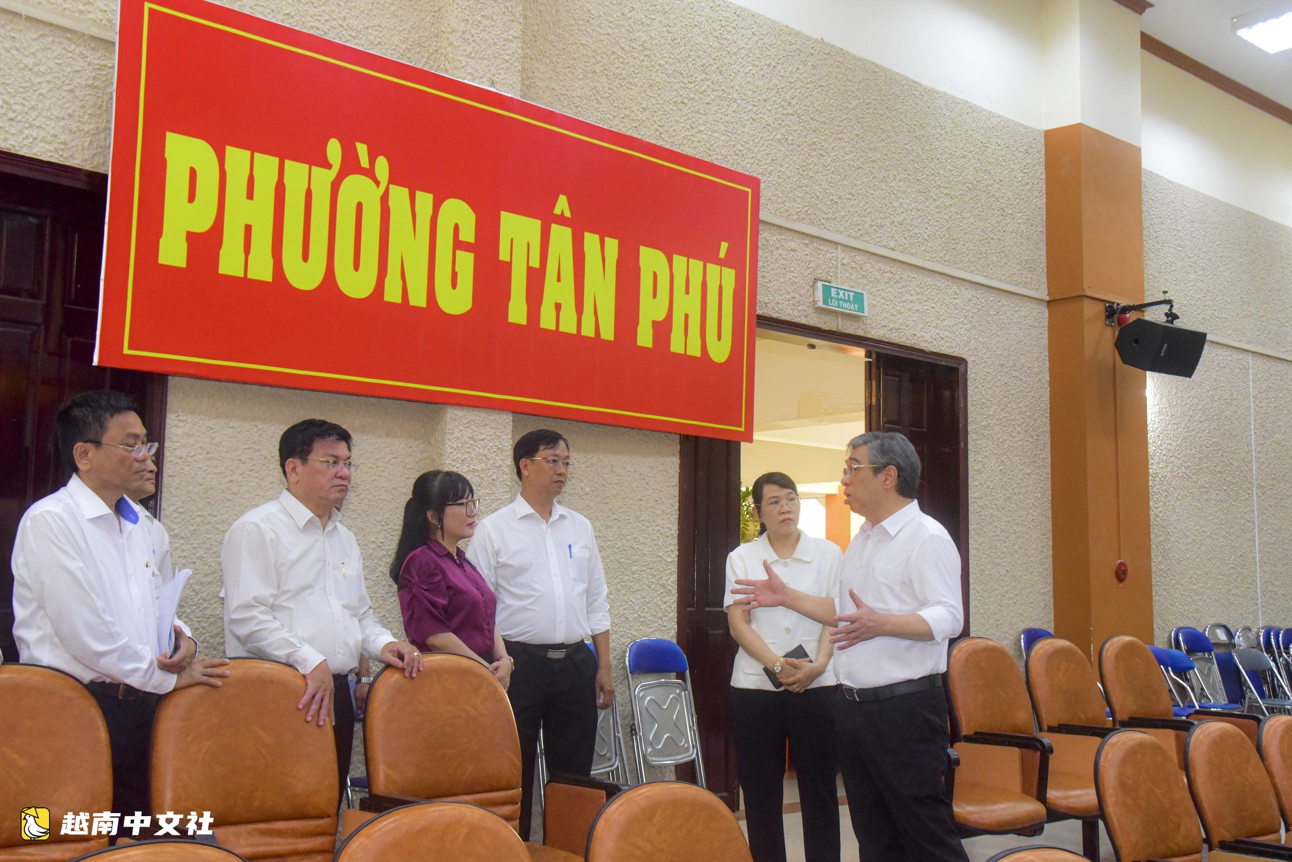 胡志明市繼續將閒置辦公樓改建為學校，並研究利用舊第五郡辦公樓