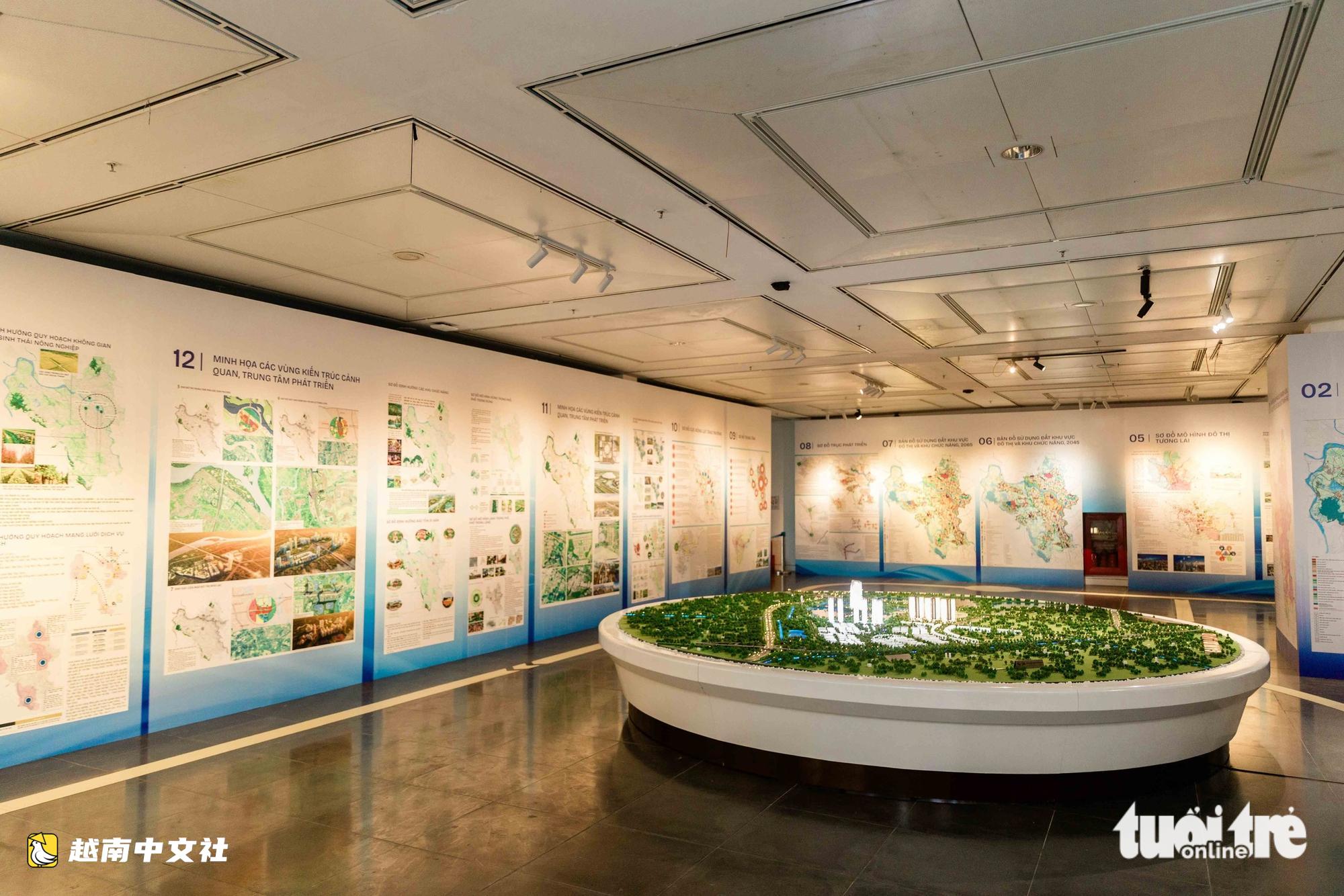 數千人湧入越南河內博物館,排隊參觀百年首都規劃展
