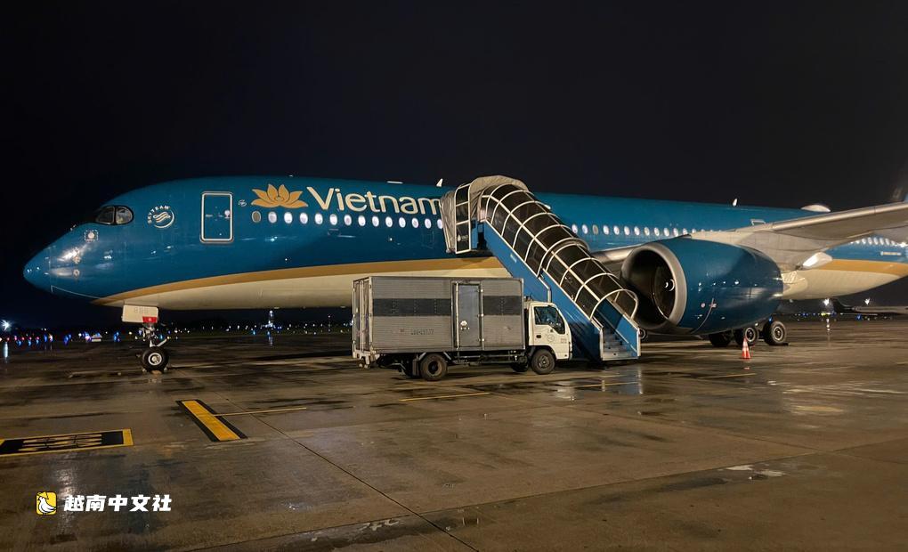 越南航空飛機運送124名官兵前往委內瑞拉進行地震救援