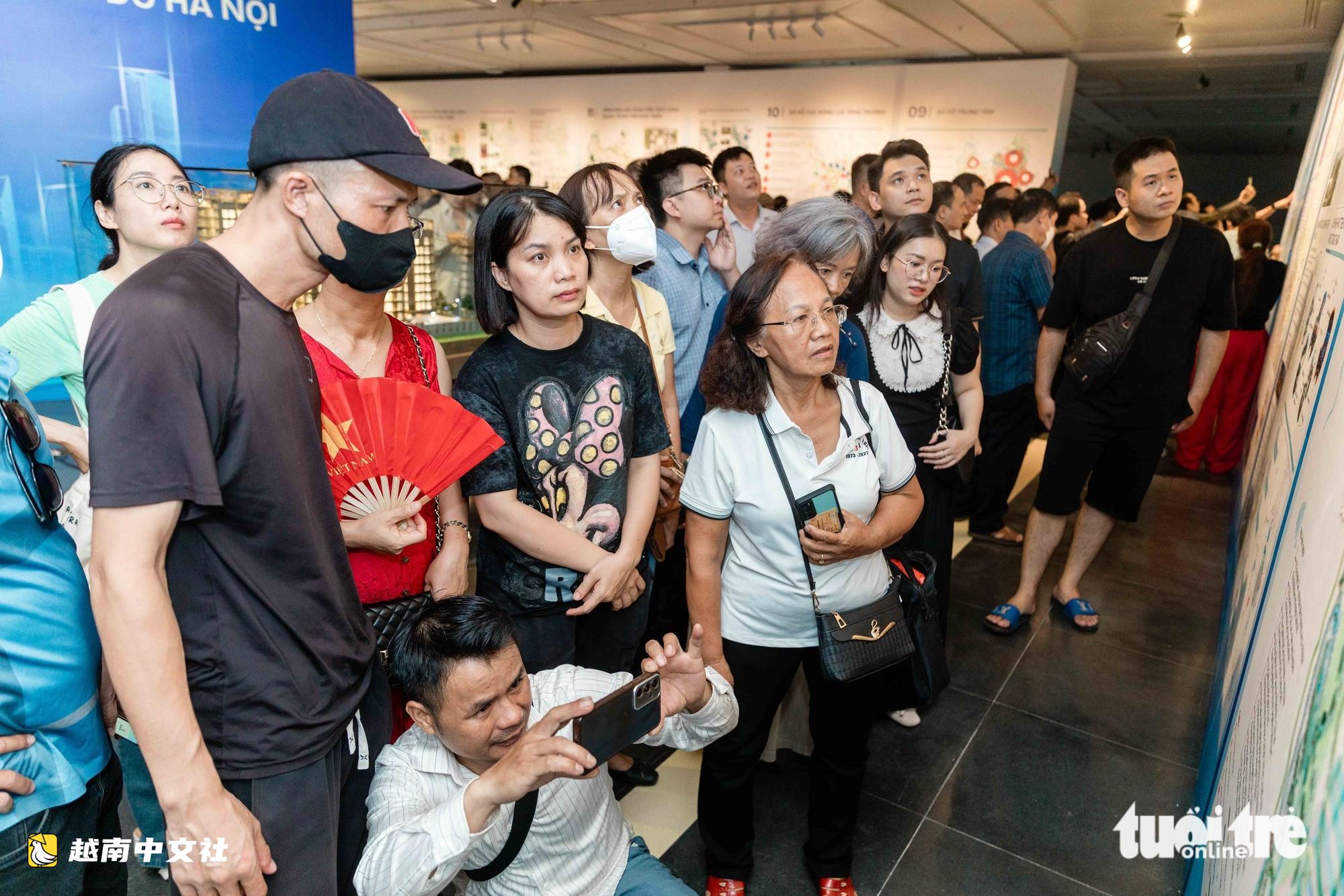 數千人湧入越南河內博物館,排隊參觀百年首都規劃展