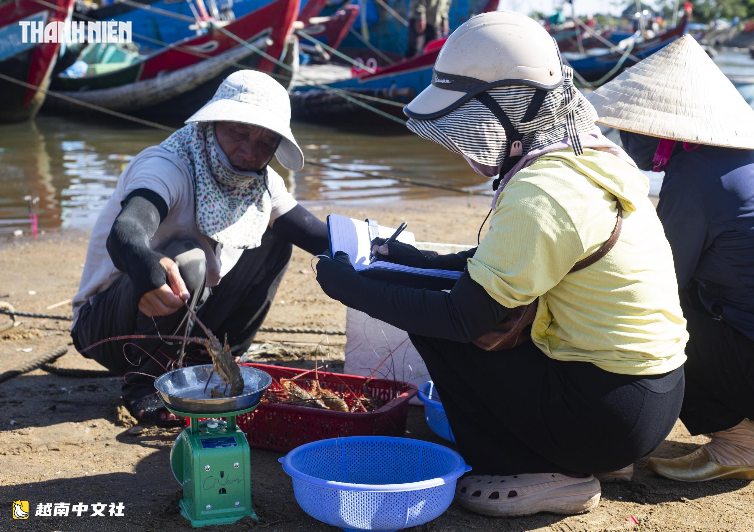 越南Cửa Tùng魚市吸引眾多遊客前來購買新鮮海鮮