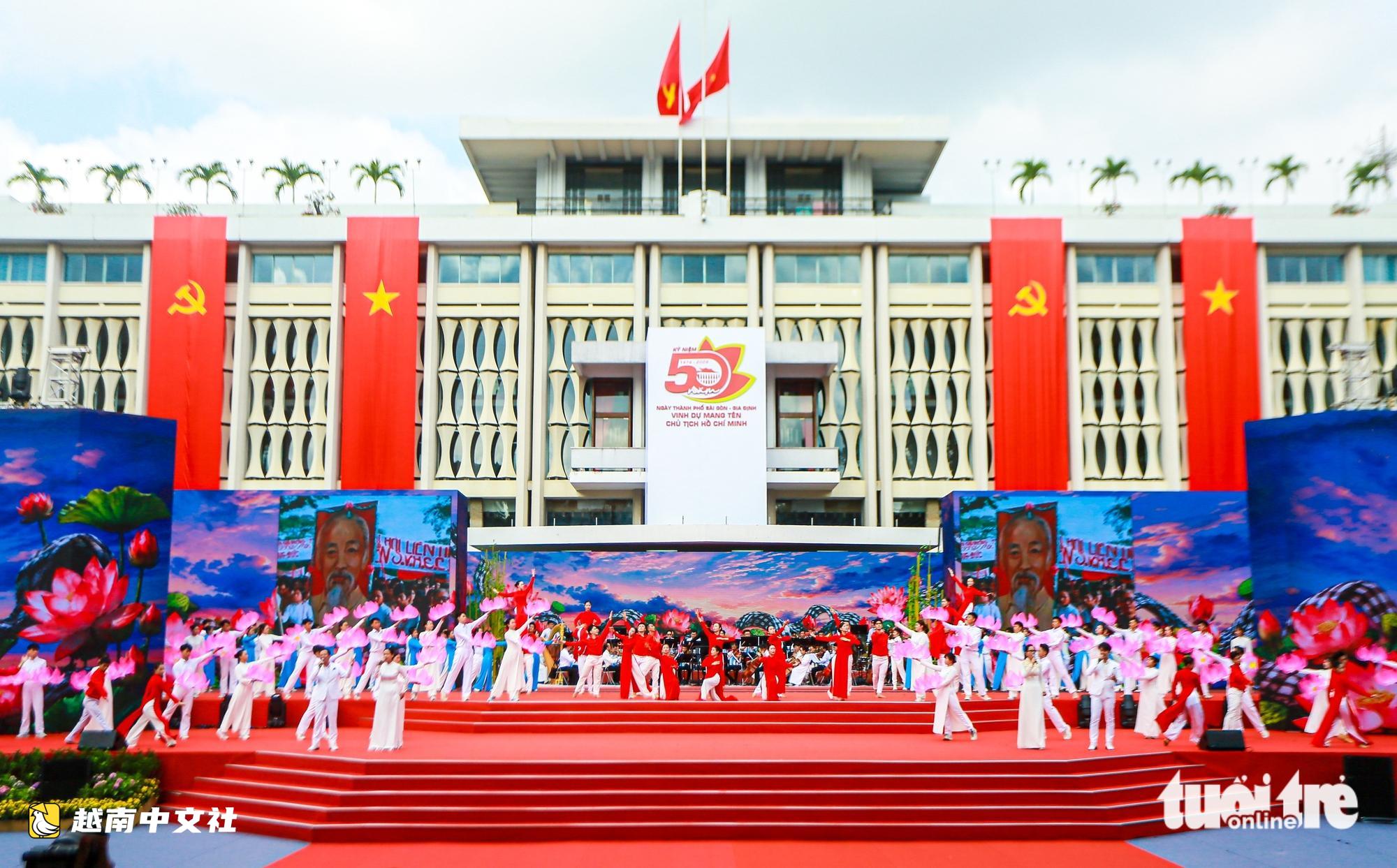 越南胡志明市彩排紀念城市榮稱胡志明主席命名50週年慶典