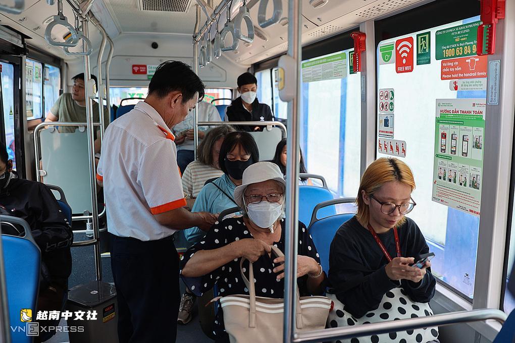 越南胡志明市今起免公交車票