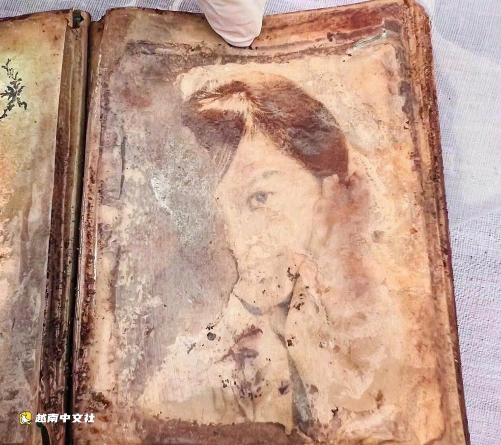 越南烈士墓中身份不明的相冊