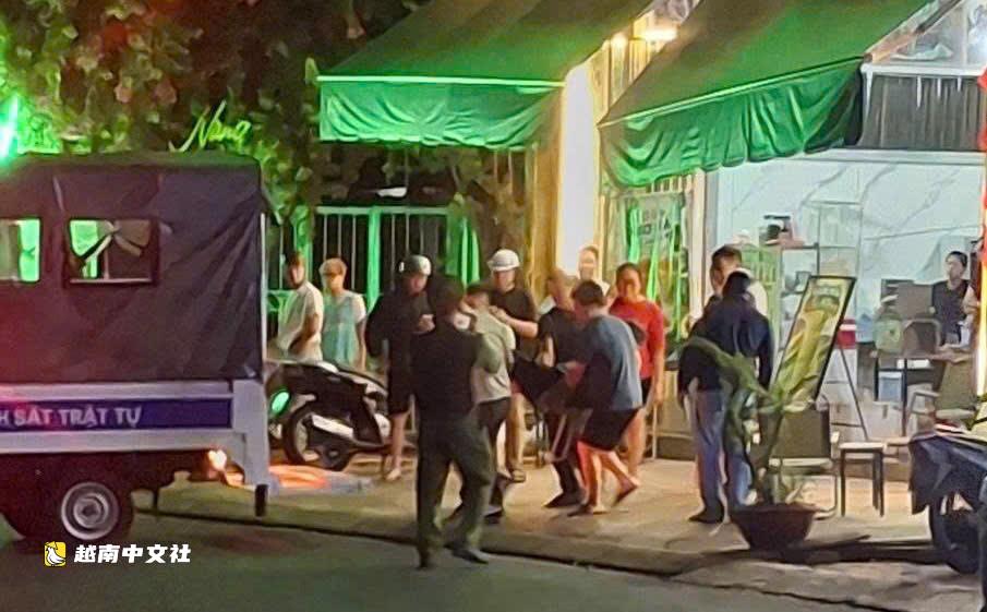 越南邦美蜀市:追捕在米粉店前連開5槍的嫌疑人