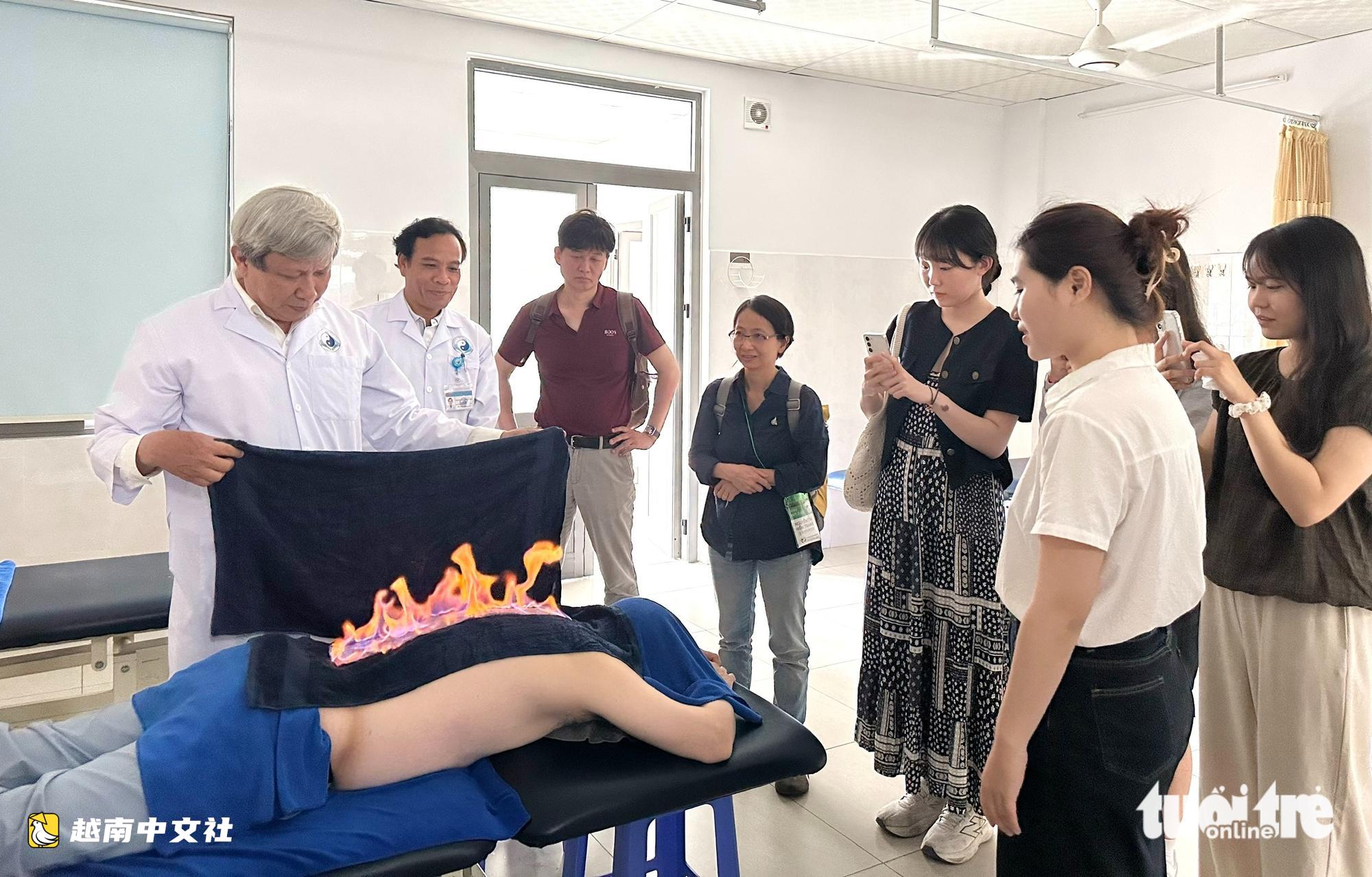 為何出現大量外國人稱讚越南峴港公立醫院的視頻?