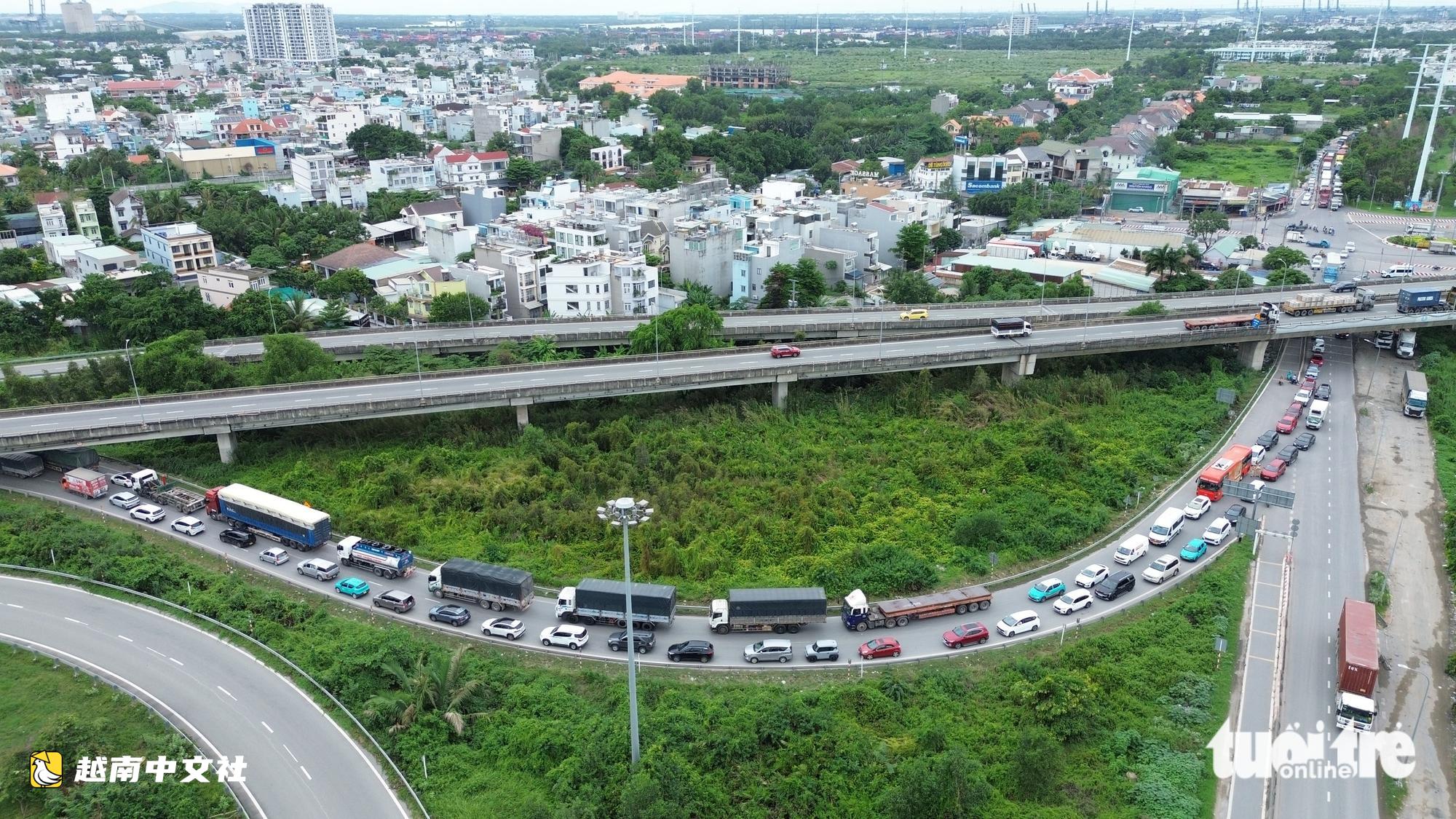 越南胡志明市 - 隆城高速公路擁堵延長,司機需注意什麼?