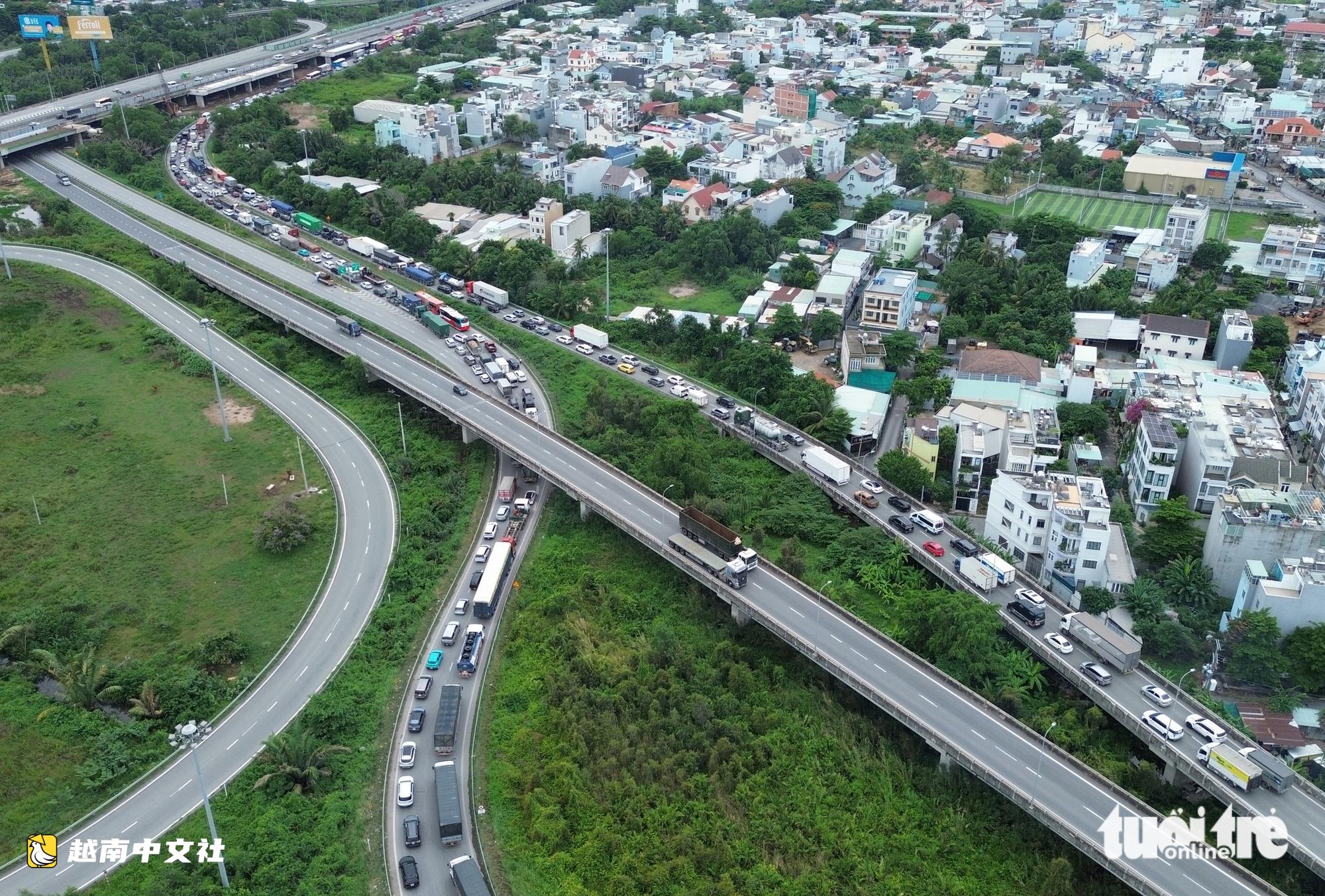 越南胡志明市 - 隆城高速公路擁堵延長,司機需注意什麼?