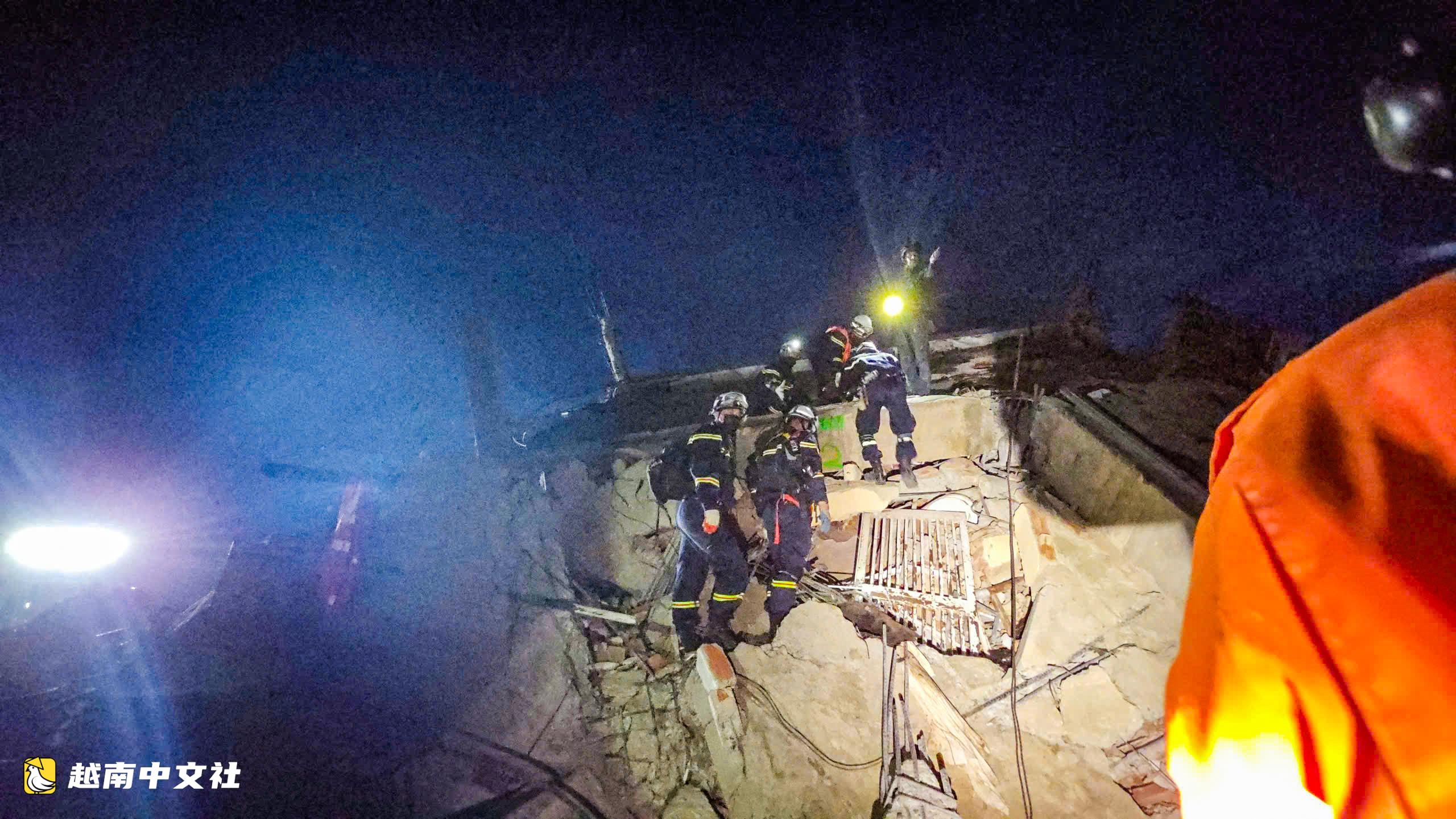 越南救援隊徹夜搜尋委內瑞拉地震失蹤者,已從廢墟中運出54具遺體