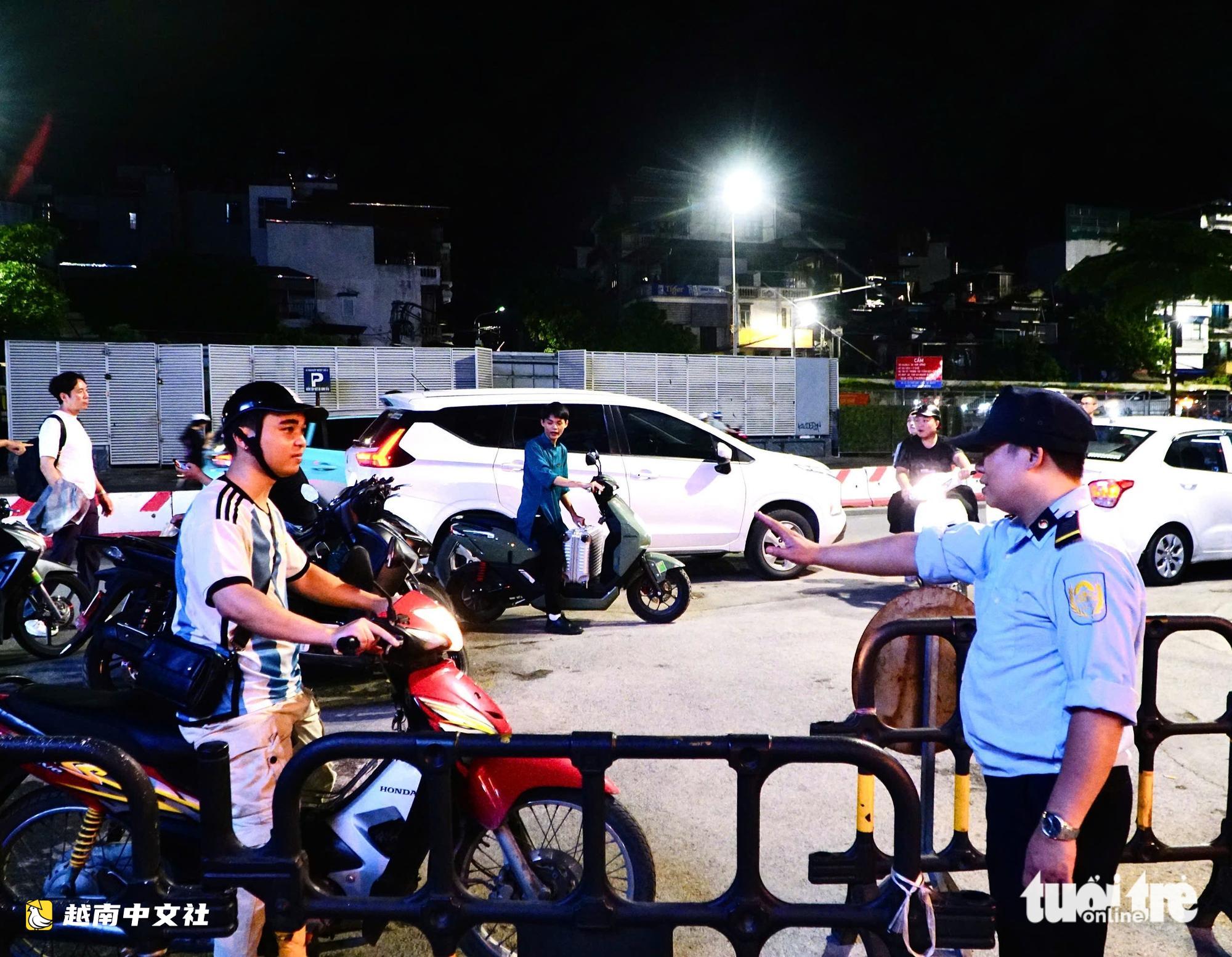河內市中心“低排放區”週末夜晚:禁止汽油摩托車通行