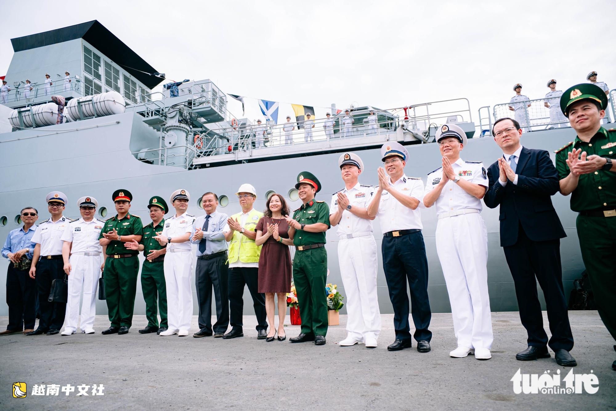 中國海軍最先進訓練艦訪問越南胡志明市