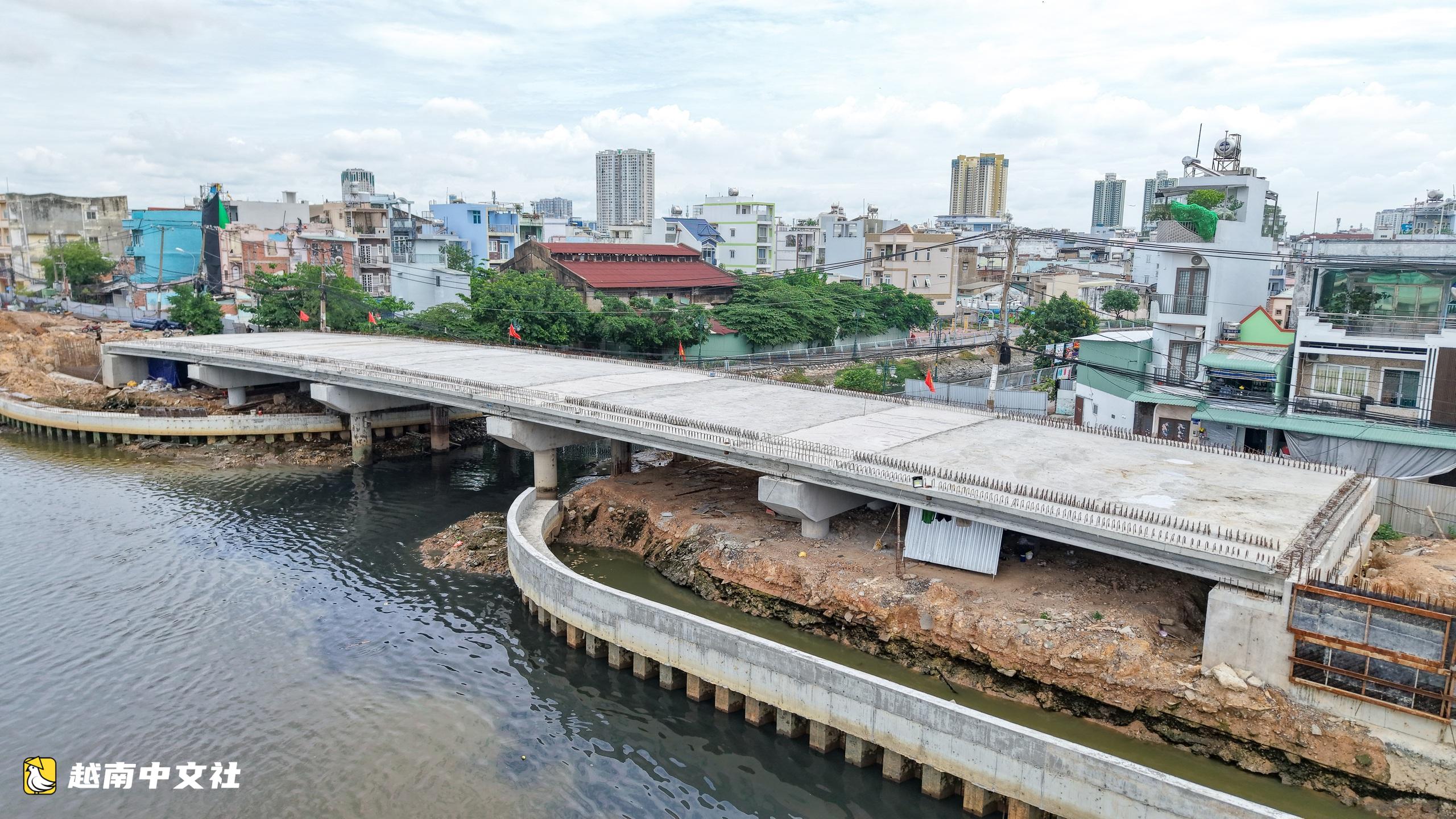 越南胡志明市Đôi運河北岸項目動工近一年現狀