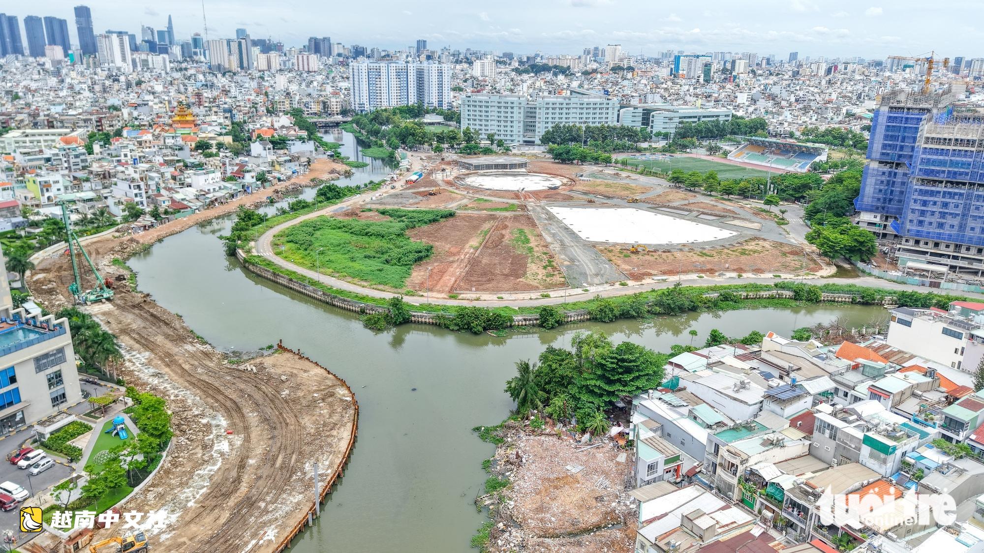 越南胡志明市穿越心渠（從饒祿-氏議運河至萬順河）航拍全景：場地已清空