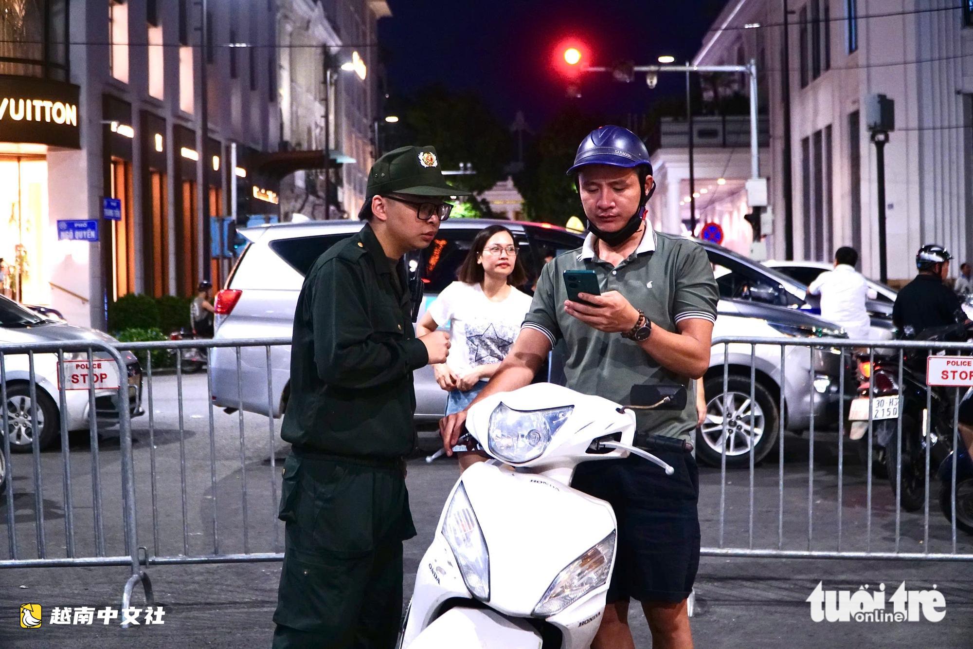 河內市中心“低排放區”週末夜晚:禁止汽油摩托車通行