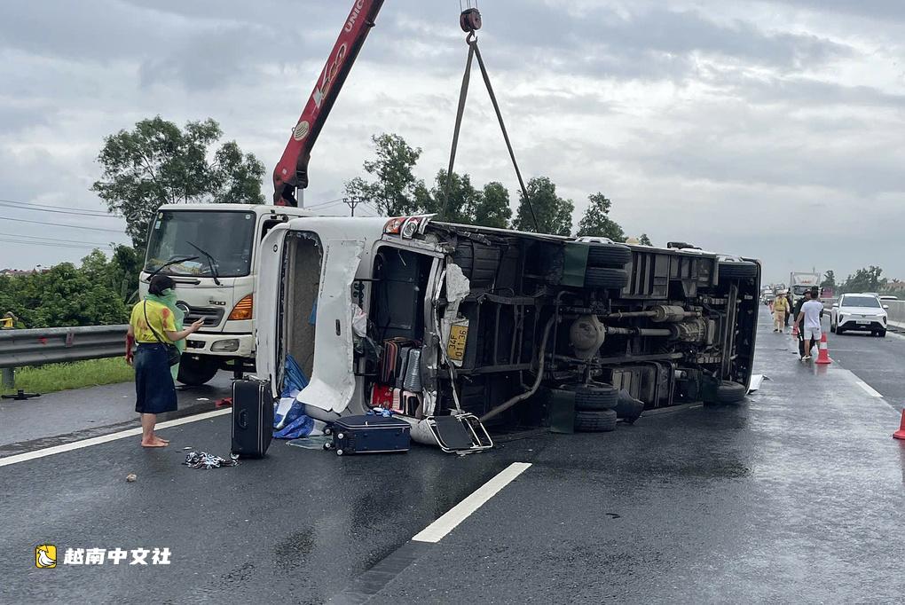 越南河內-海防高速公路上兩車相撞致一人死亡