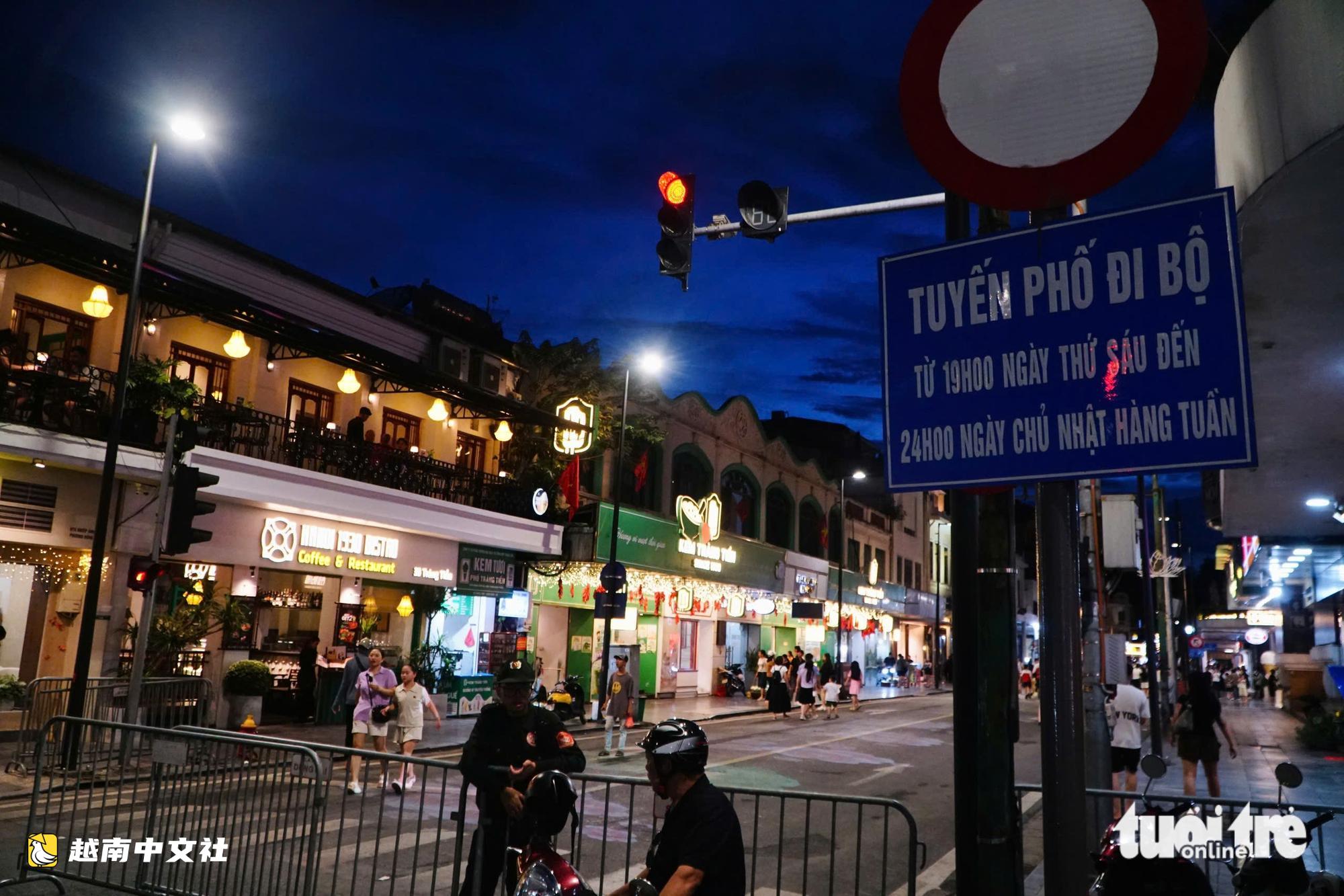 河內市中心“低排放區”週末夜晚:禁止汽油摩托車通行