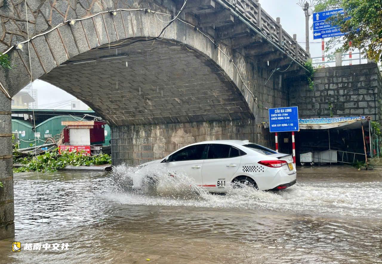 越南芒街市民:'從未見過哪場颱風像1號颱風這樣久久徘徊'