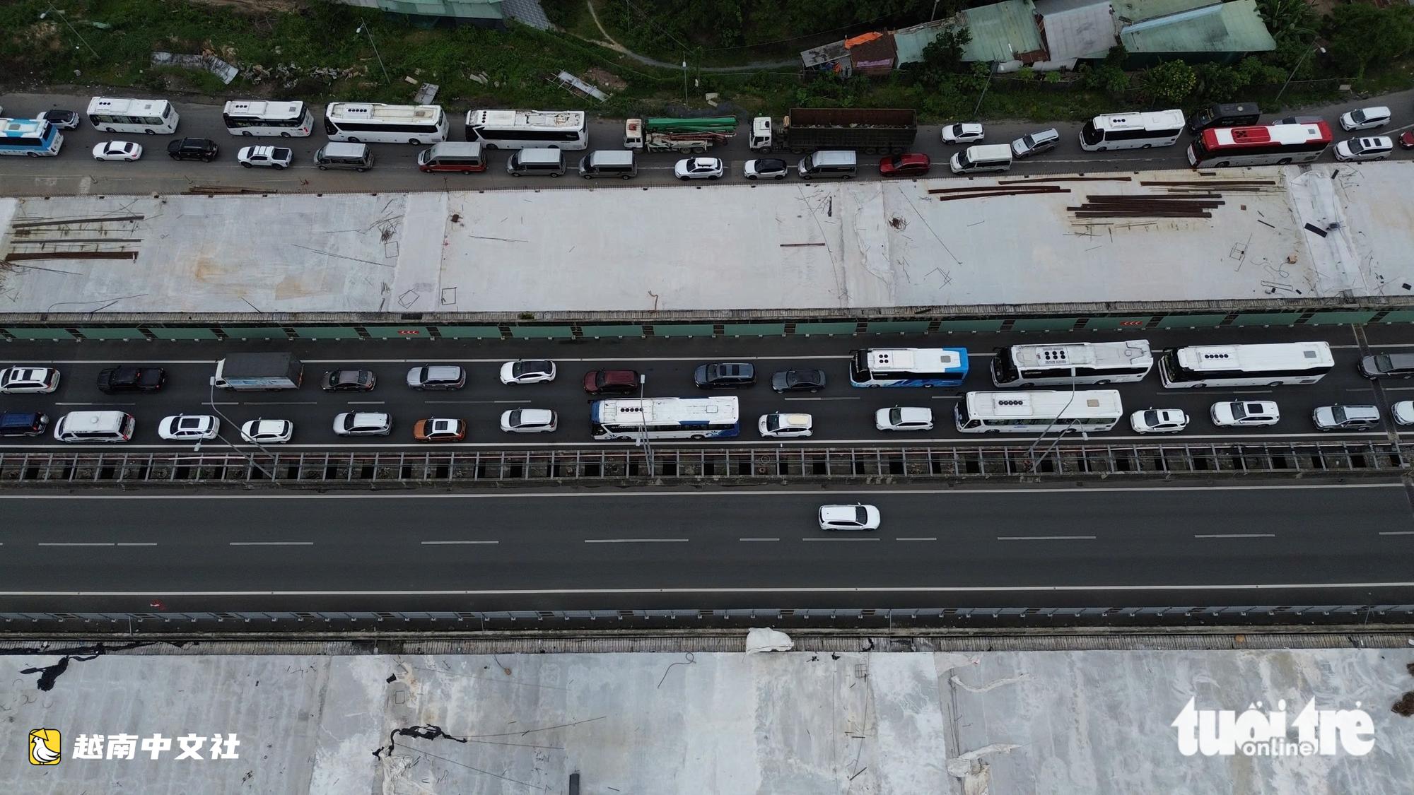 越南從油齋至胡志明市高速公路嚴重擁堵,交警建議司機改走國道1號