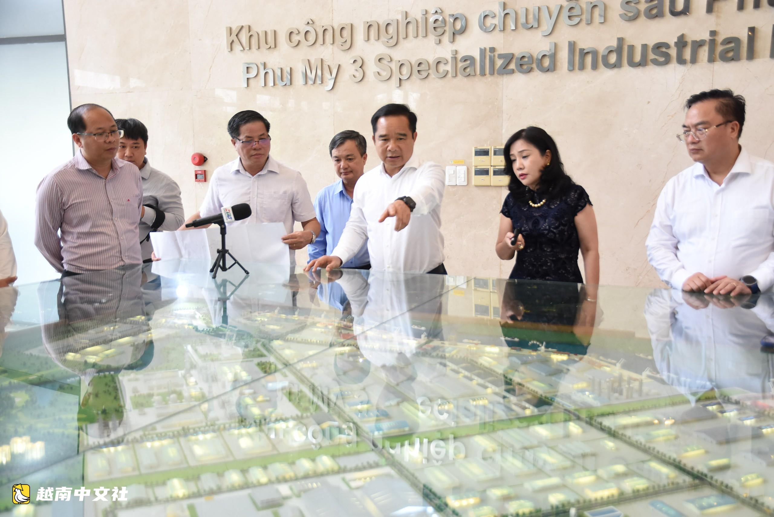 越南胡志明市主席阮文得考察龍山-富美3工業區,為現代海洋經濟發展指明方向