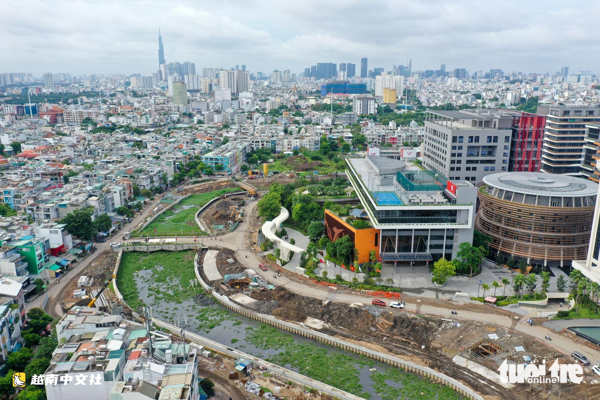 越南胡志明市穿越心渠（從饒祿-氏議運河至萬順河）航拍全景：場地已清空