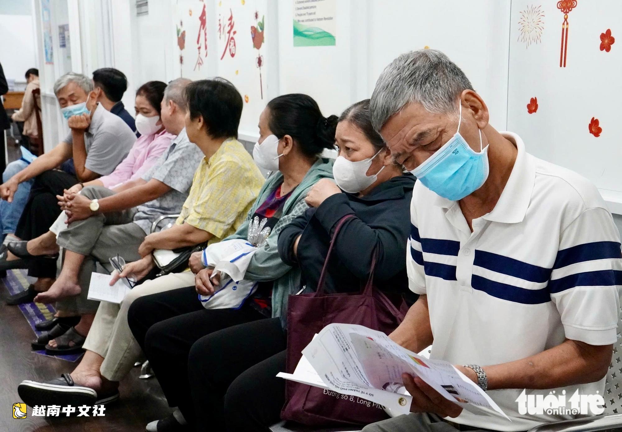 近距離觀察胡志明市民族醫藥研究院的傳統藥材加工流程