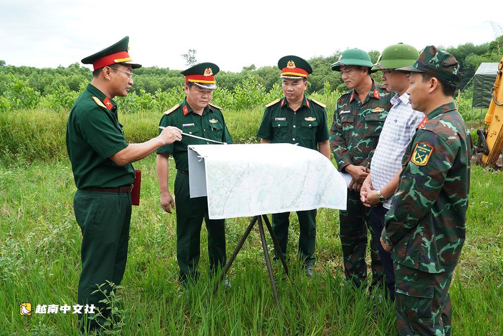 越南廣治省考察疑似烈士合葬墓區域