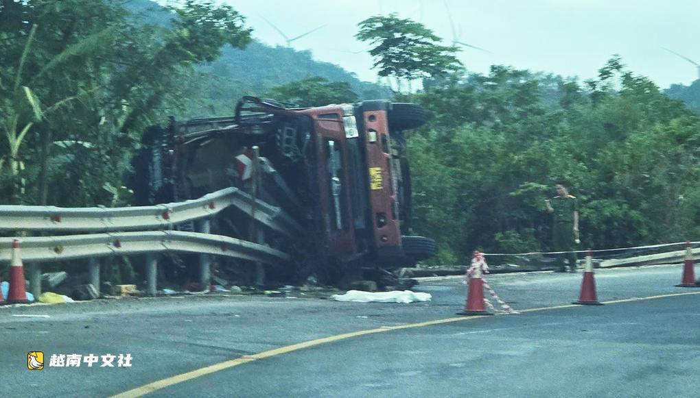 越南一輛卡車側翻致3人死亡