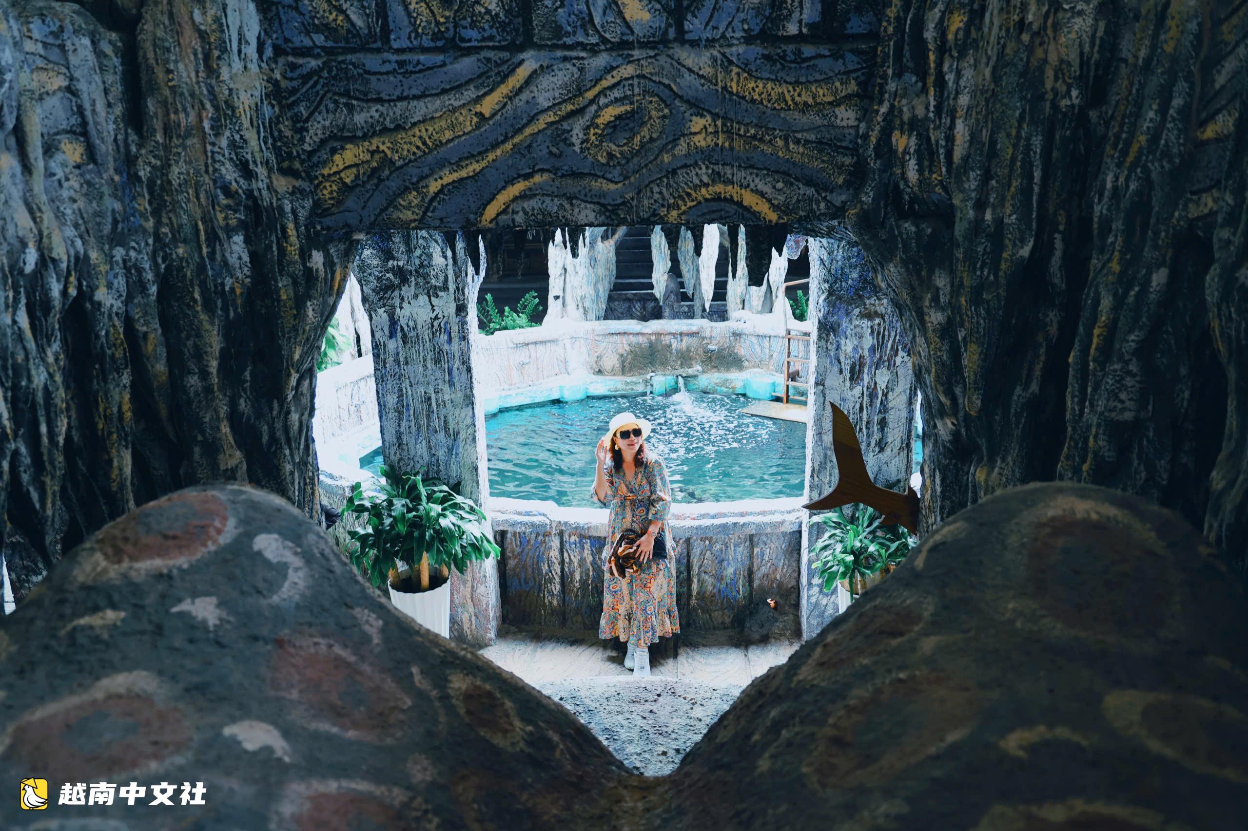 越南芽莊灣“化石”船內的獨特水族館
