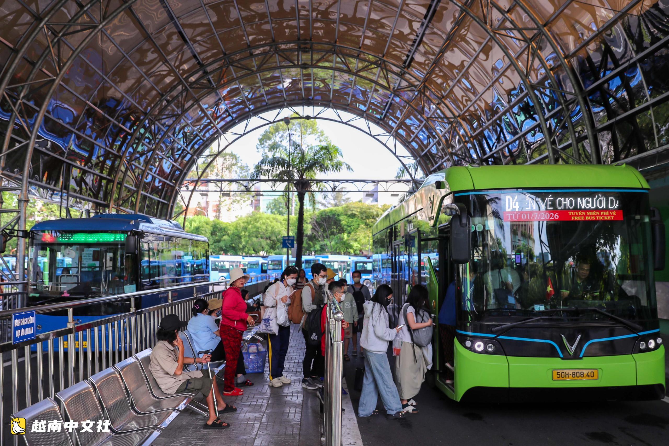 越南胡志明市公交車免費10天后乘客量激增