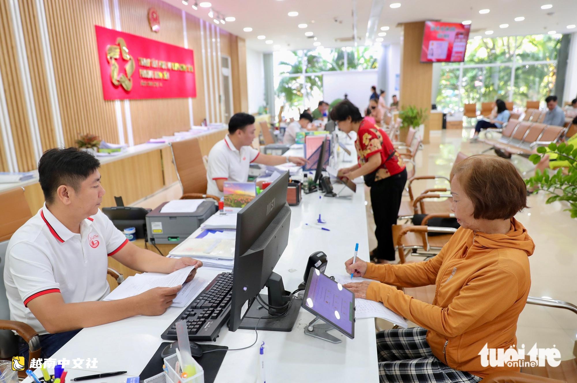 越南胡志明市民眾週六上午辦理行政手續有新選擇