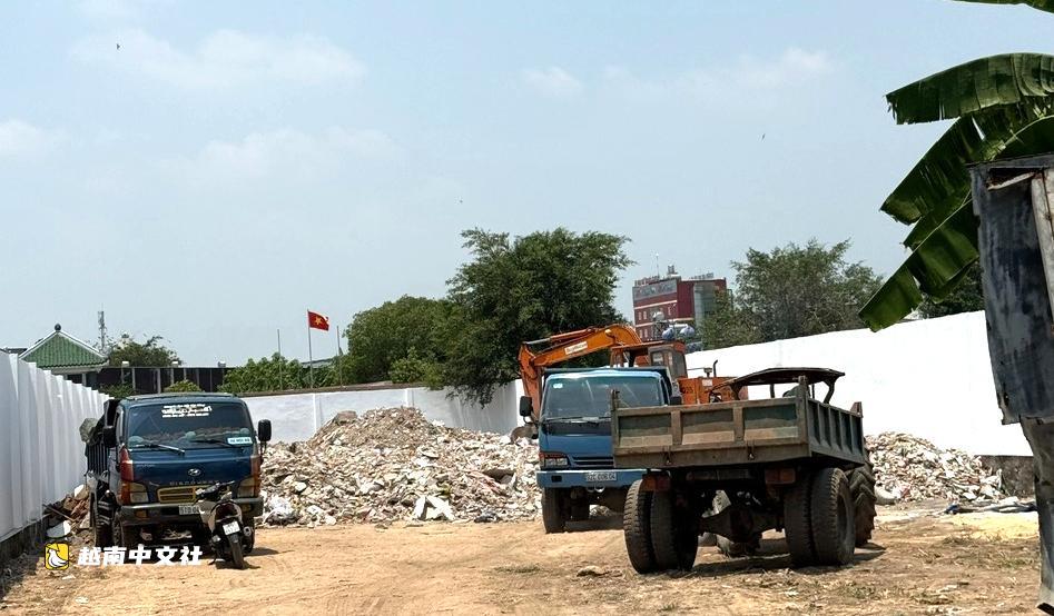 越南胡志明市搗毀非法傾倒近800噸建築垃圾的犯罪團伙