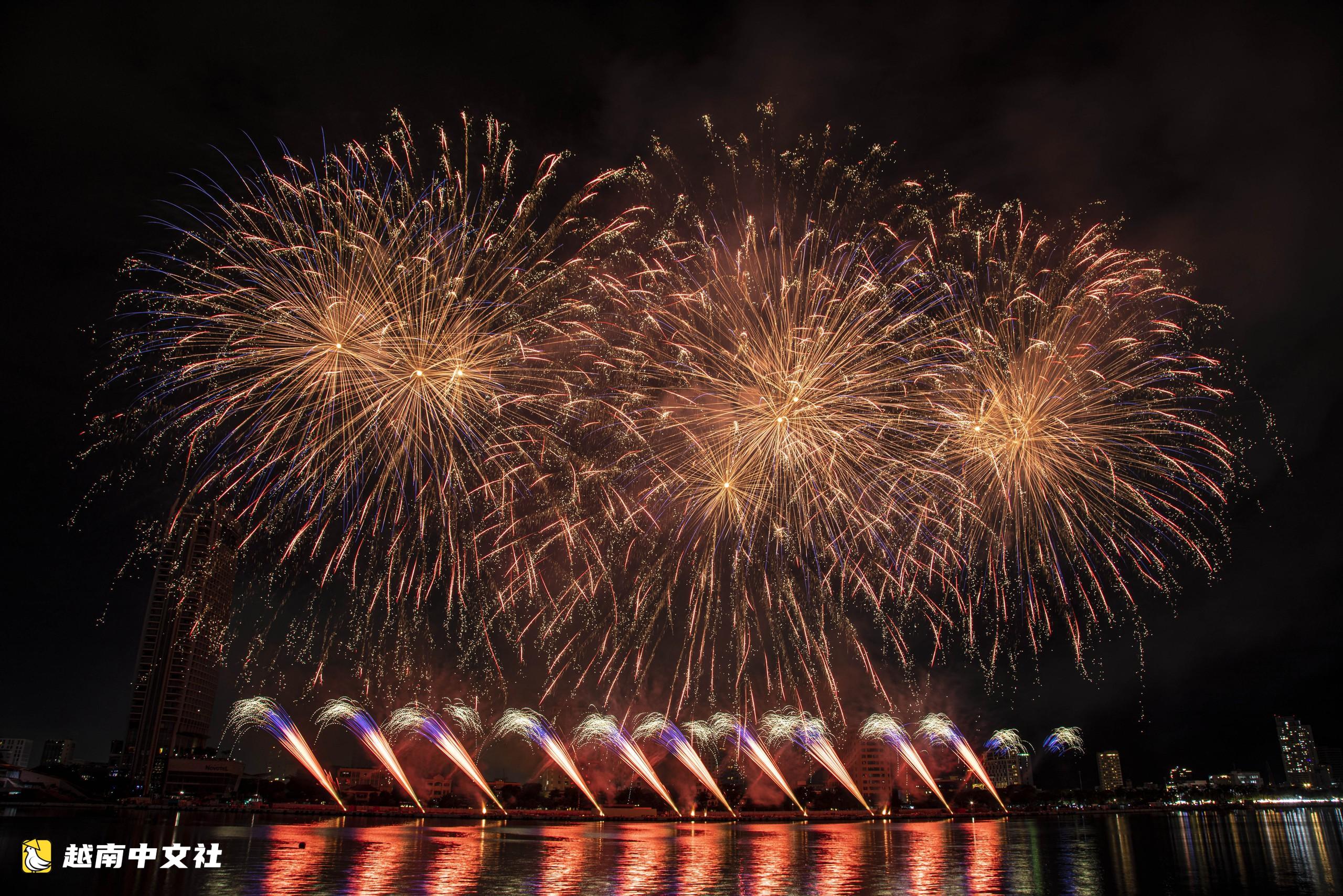 數千人沉浸在越南DIFF 2026決賽夜絢爛煙花中