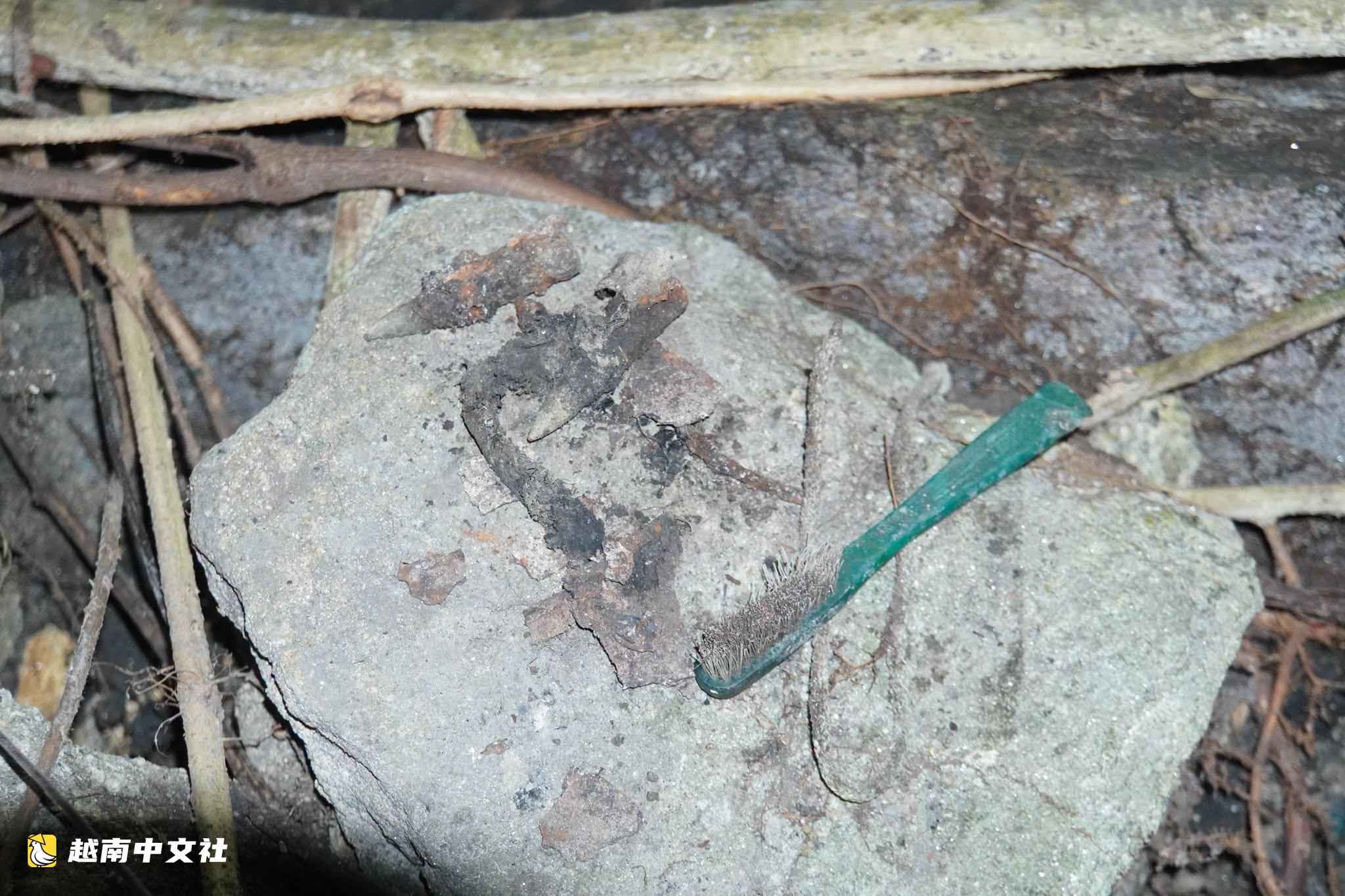 越南峴港動員軍隊在石洞中尋找8名烈士遺骸