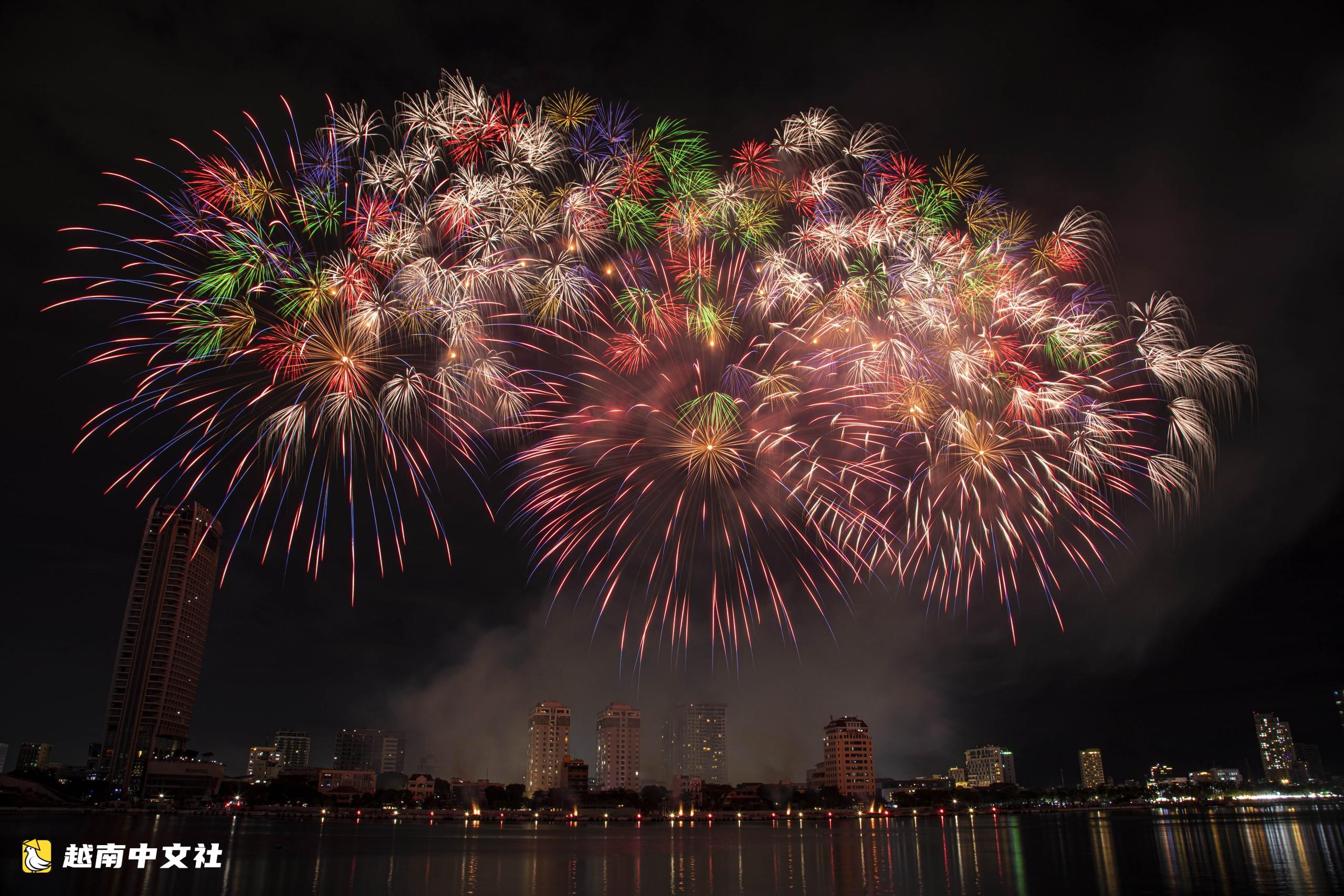 數千人沉浸在越南DIFF 2026決賽夜絢爛煙花中