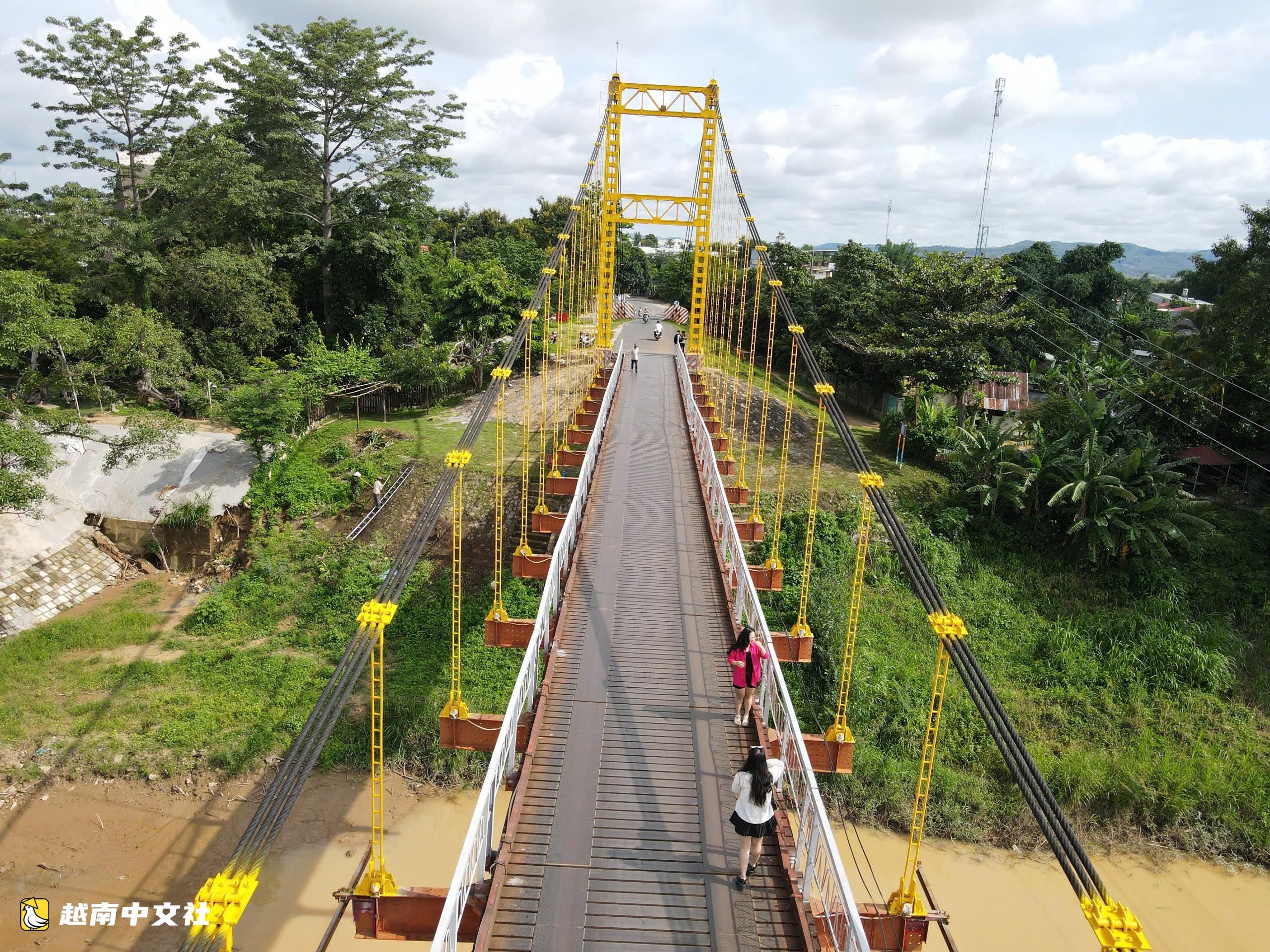 越南昆嵩省:欣賞昆克洛吊橋——西原地區大山中的“綵帶”