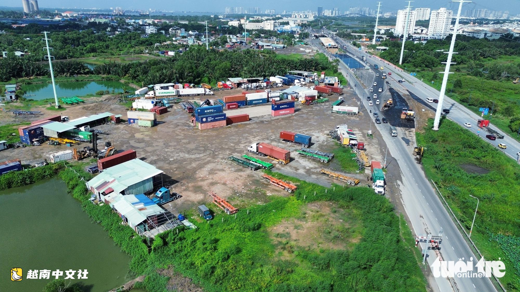越南胡志明市:武志公路集裝箱停車場仍猖獗,阻礙交通