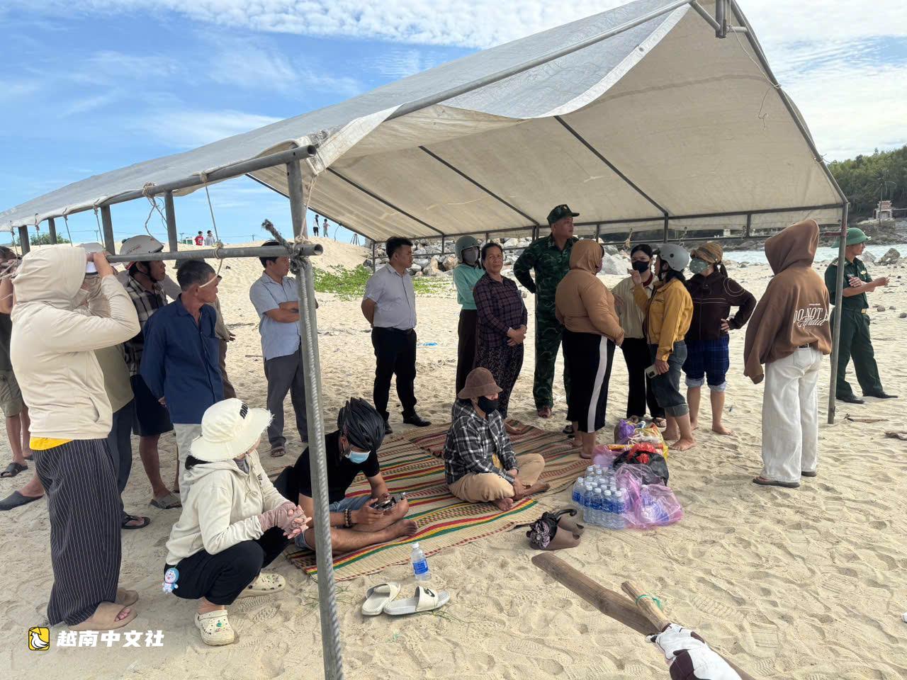 越南廣義省:祖孫海邊戲水被海浪捲走,祖母死亡,孫子失蹤